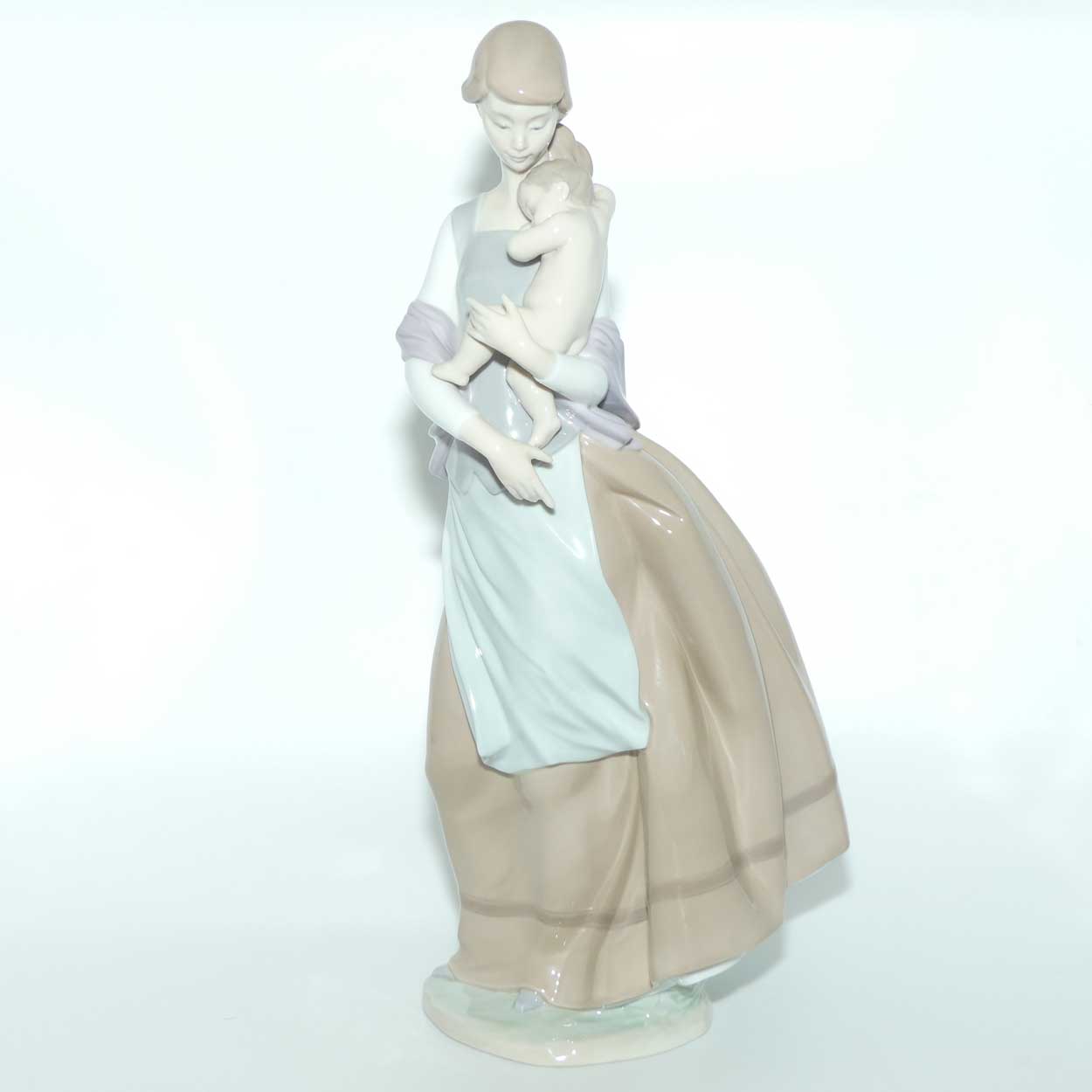 Lladro figure Peaceful Moment | Mother and Child | Gloss | #6179