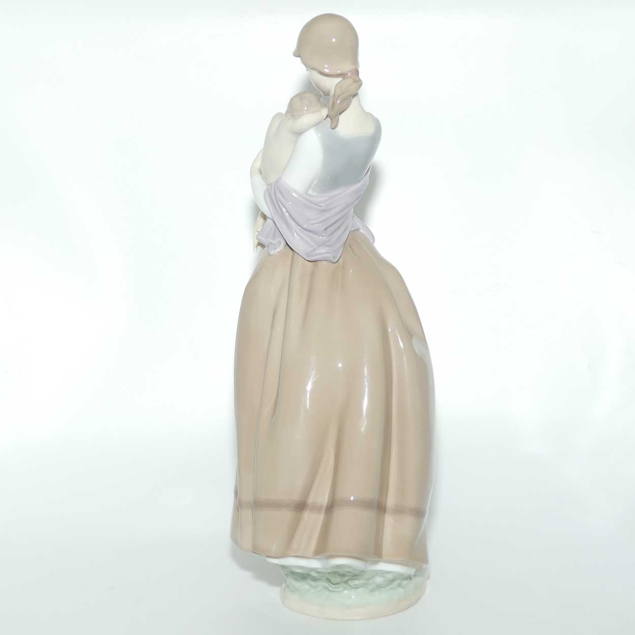 Lladro figure Peaceful Moment | Mother and Child | Gloss | #6179