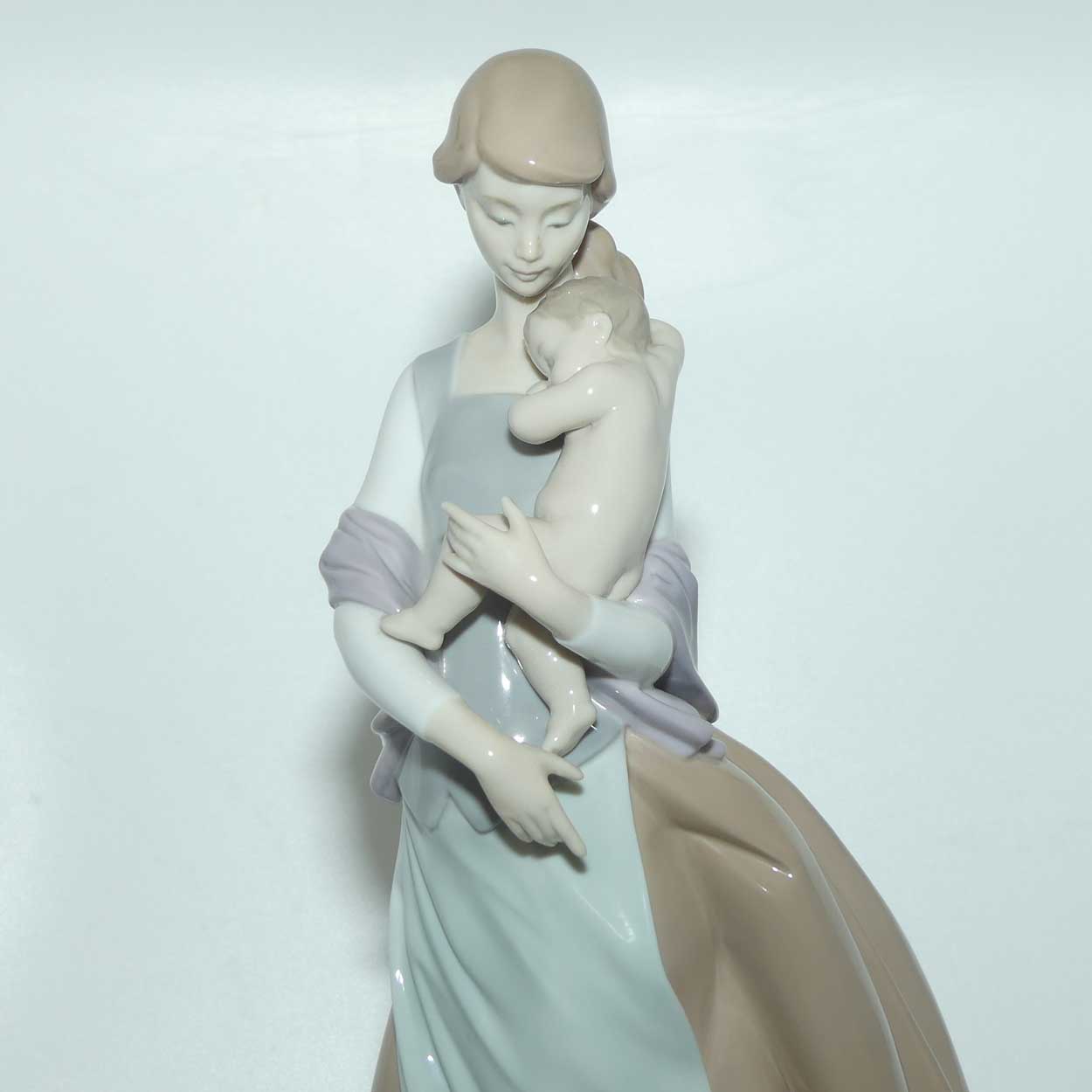 Lladro figure Peaceful Moment | Mother and Child | Gloss | #6179