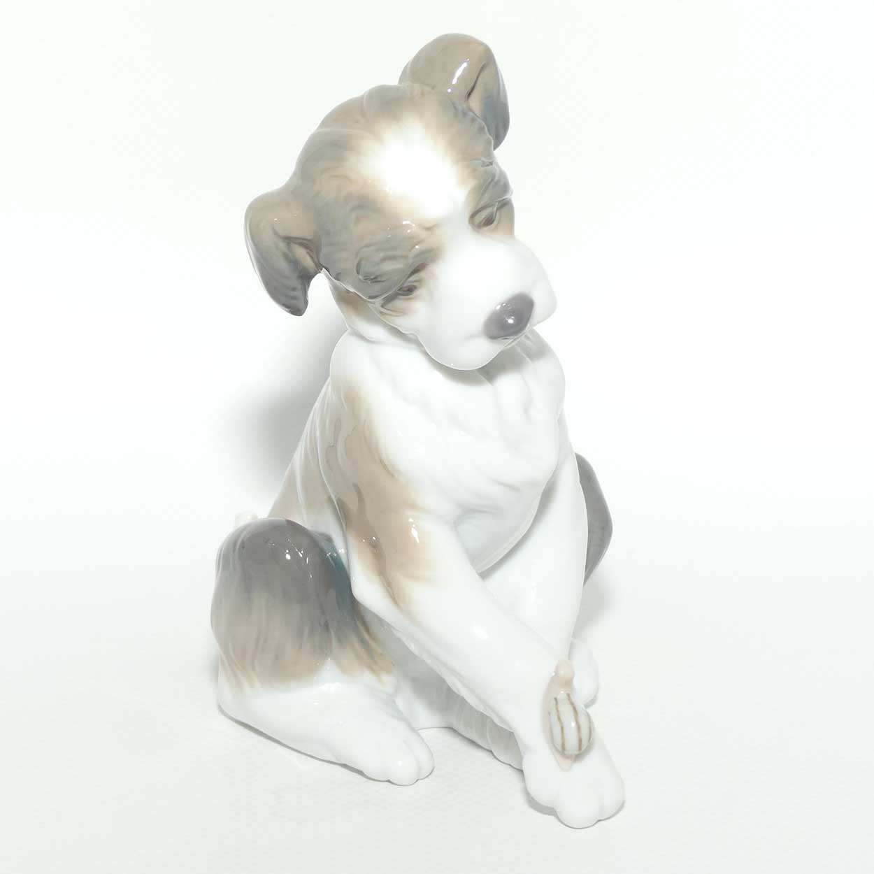 Lladro figure New Friend | Dog with Snail on Paw #6211