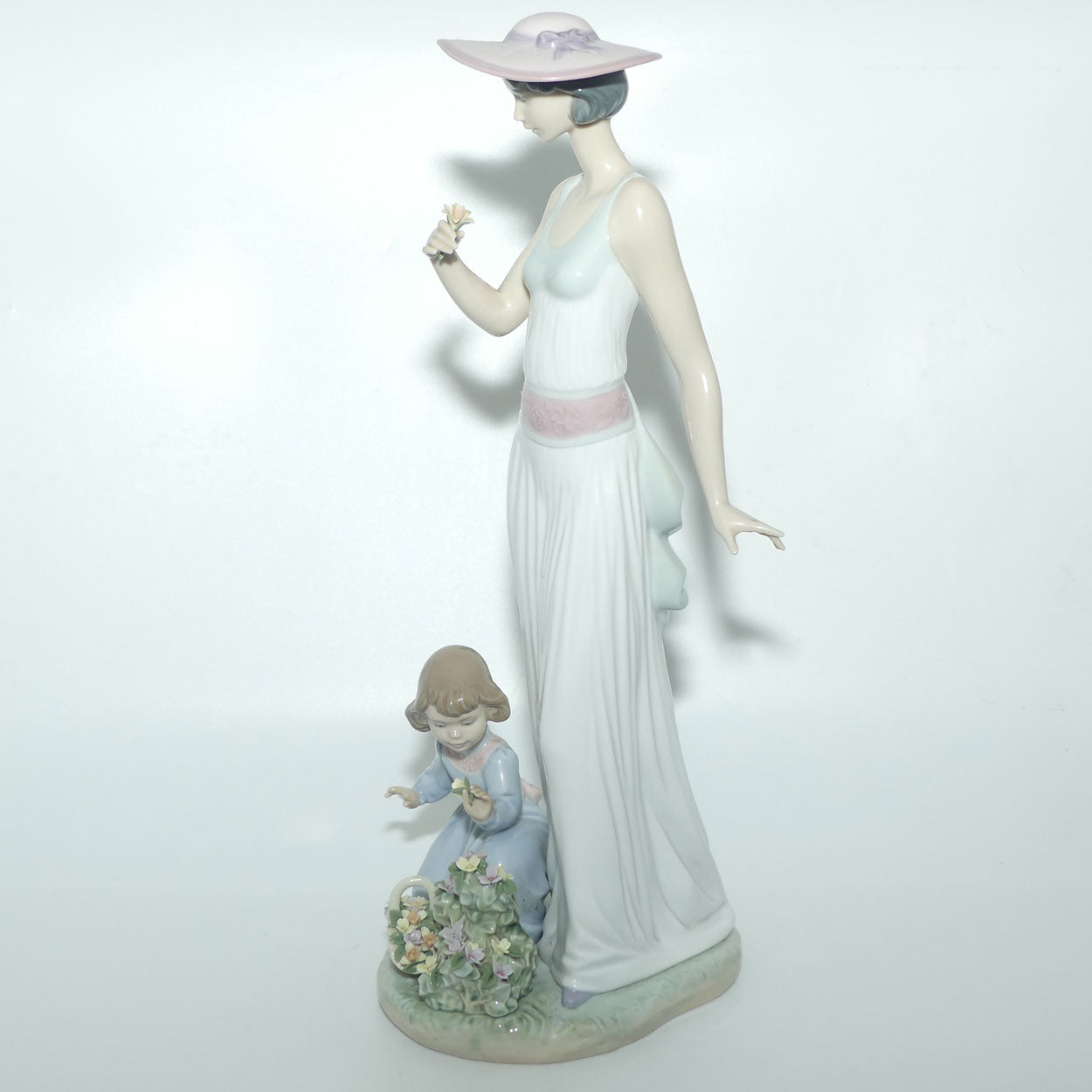 Lladro figure Flowers in Bloom | #6648