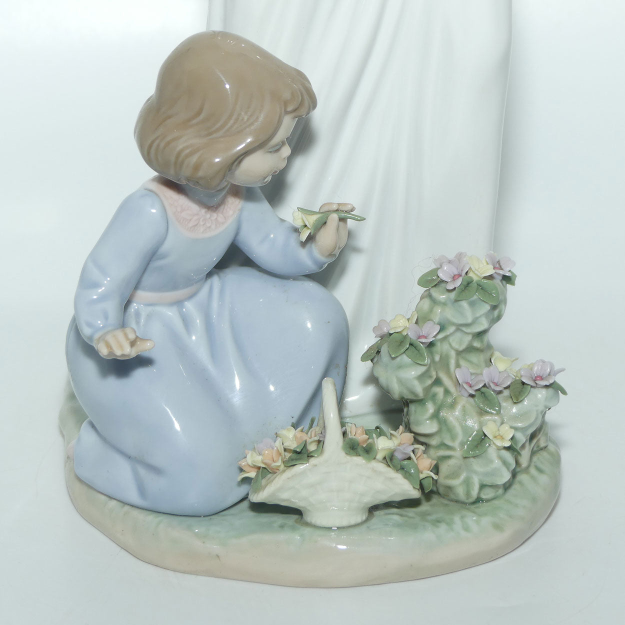 Lladro figure Flowers in Bloom | #6648