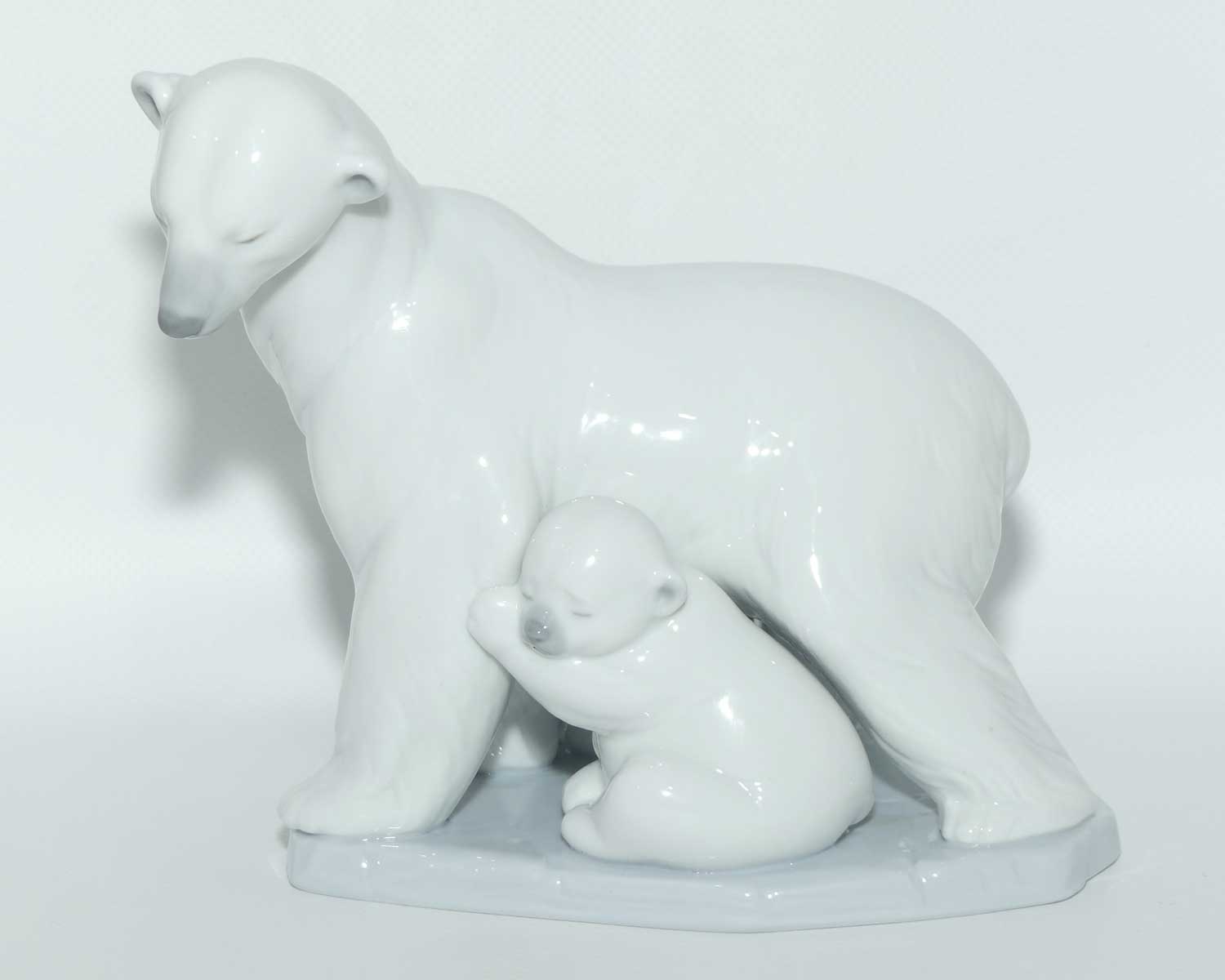 Lladro figure Arctic Family | Polar Bear Family | #6745