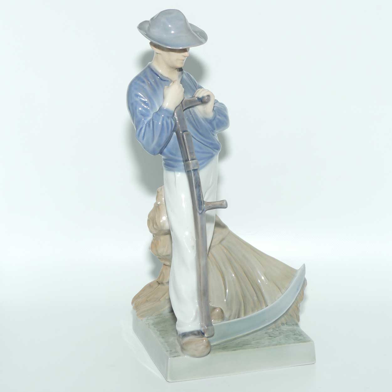 Royal Copenhagen figure 685 | Man with Scythe