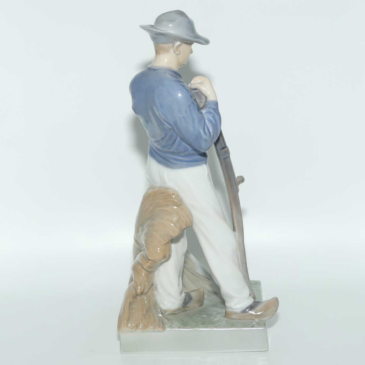 Royal Copenhagen figure 685 | Man with Scythe