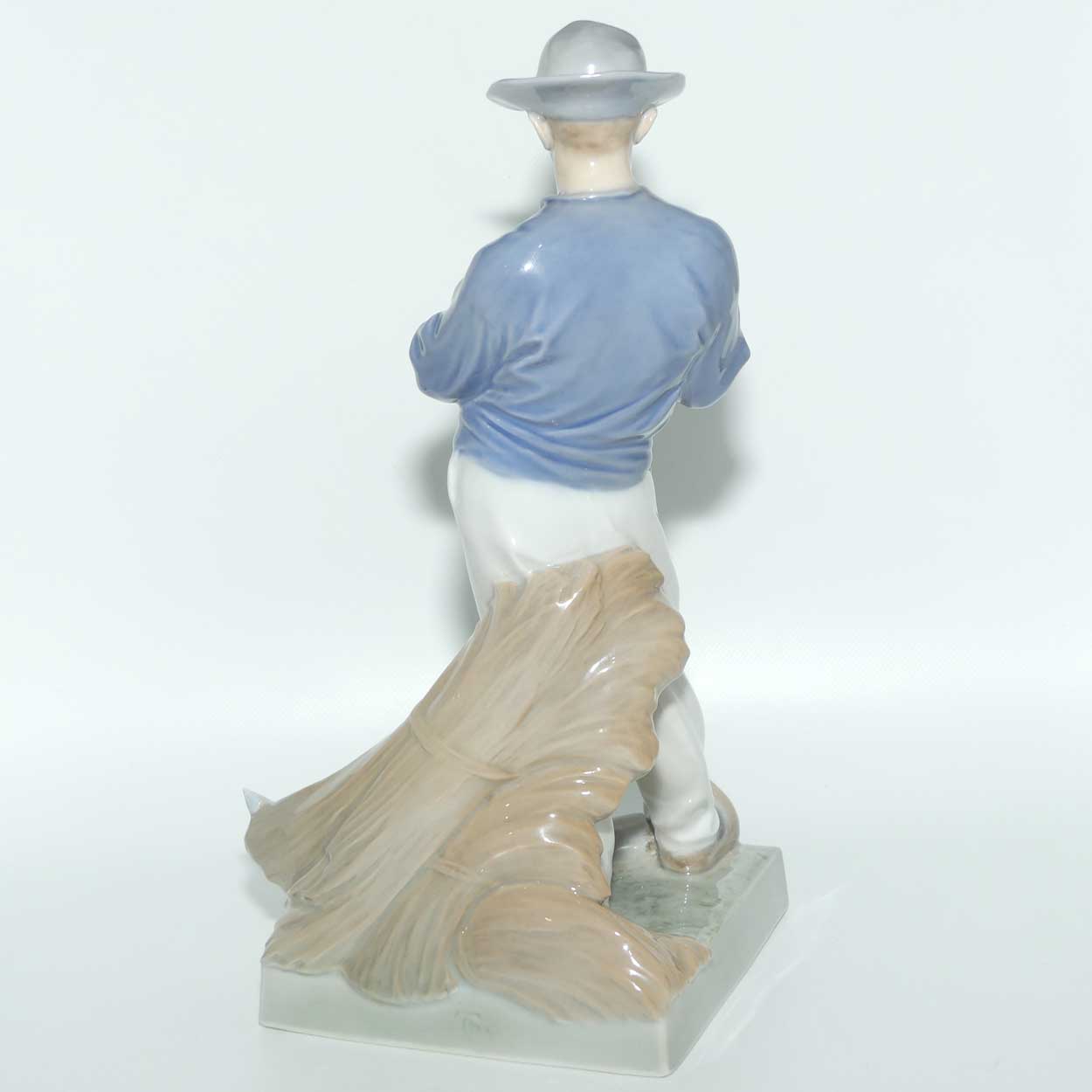 Royal Copenhagen figure 685 | Man with Scythe