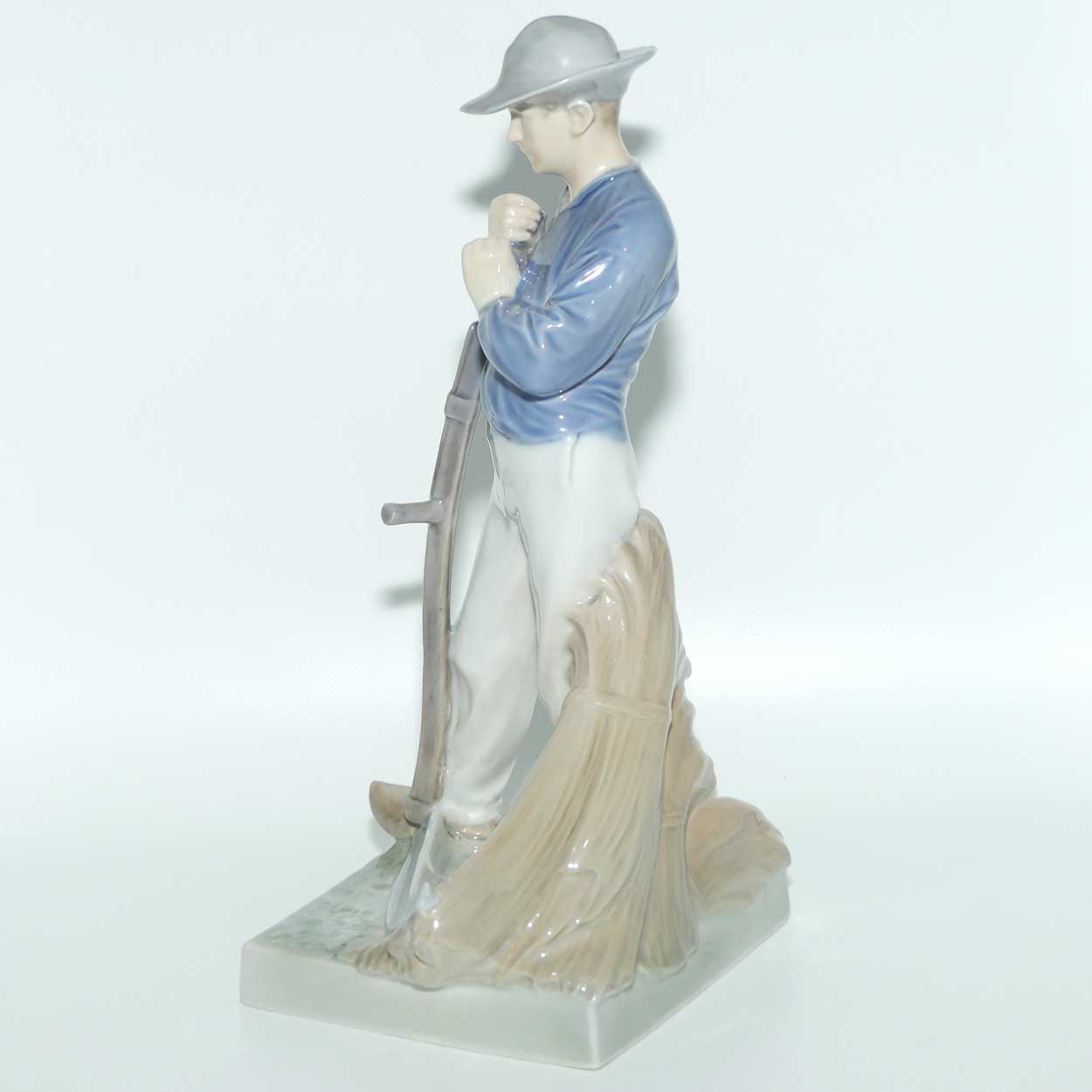 Royal Copenhagen figure 685 | Man with Scythe