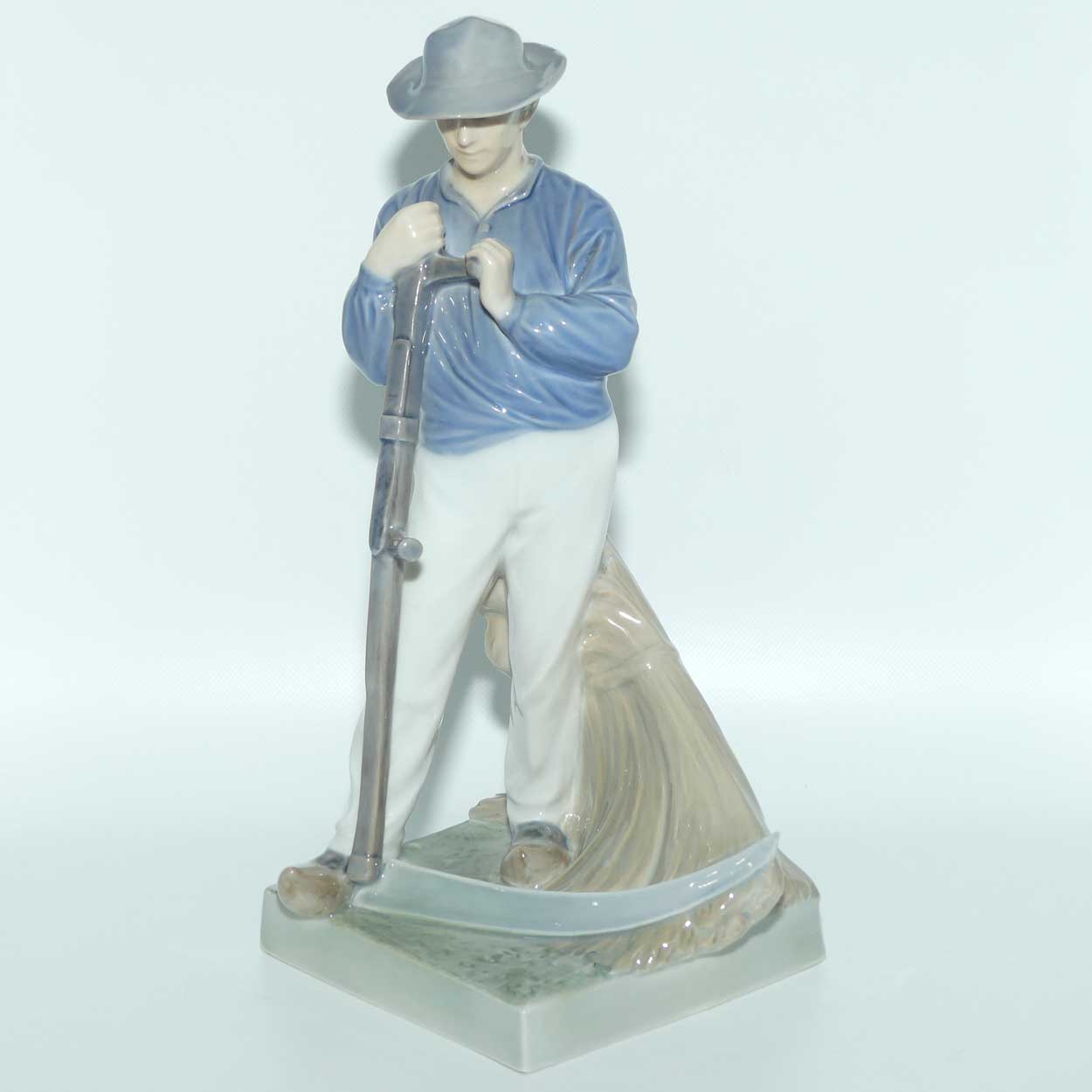 Royal Copenhagen figure 685 | Man with Scythe