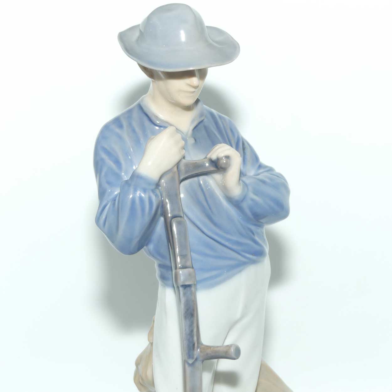 Royal Copenhagen figure 685 | Man with Scythe