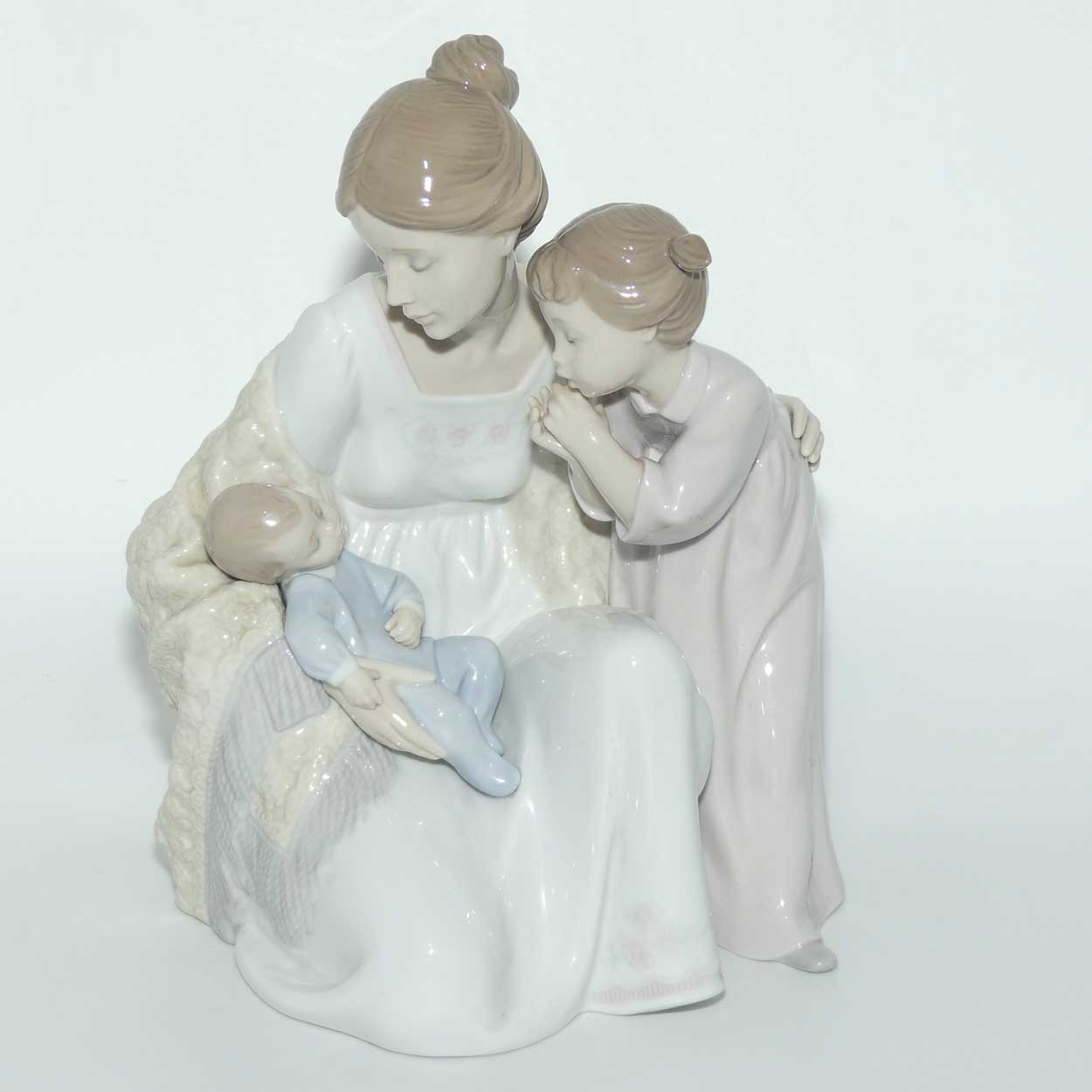 Lladro figure Welcome to the Family #6939