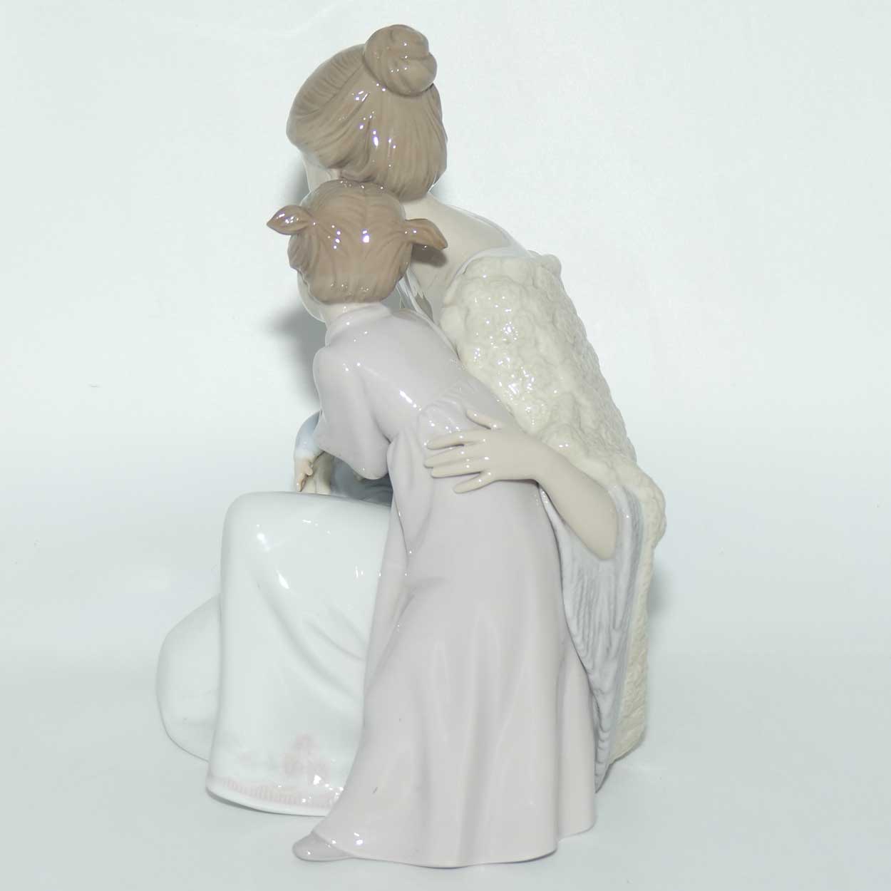 Lladro figure Welcome to the Family #6939