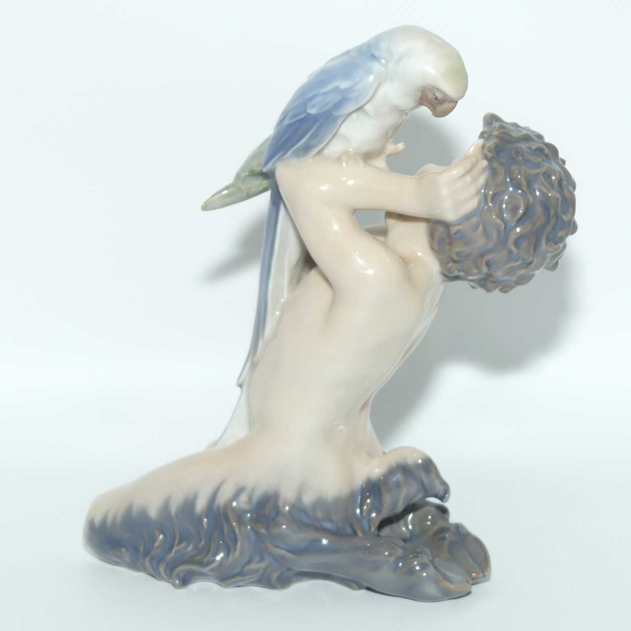 Royal Copenhagen figure 752 | Fawn with Parrot