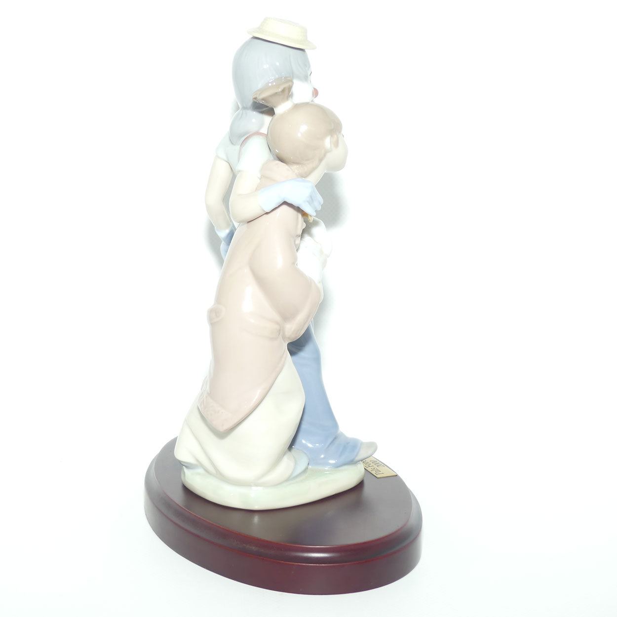 Lladro figure Pals Forever | #7686 | boxed with stand