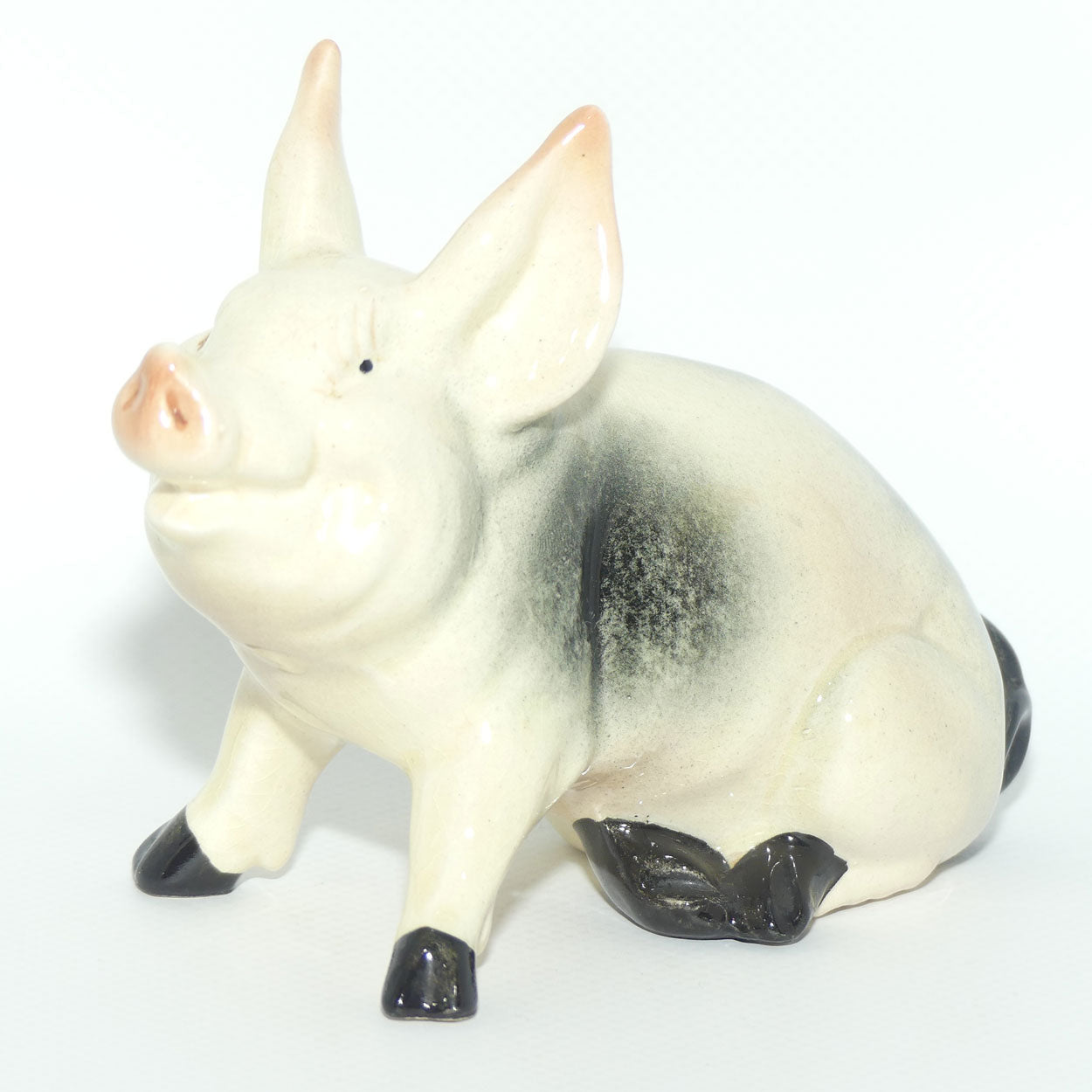 #0832 Beswick Pig | early version with Dark Hooves and Spots | #2