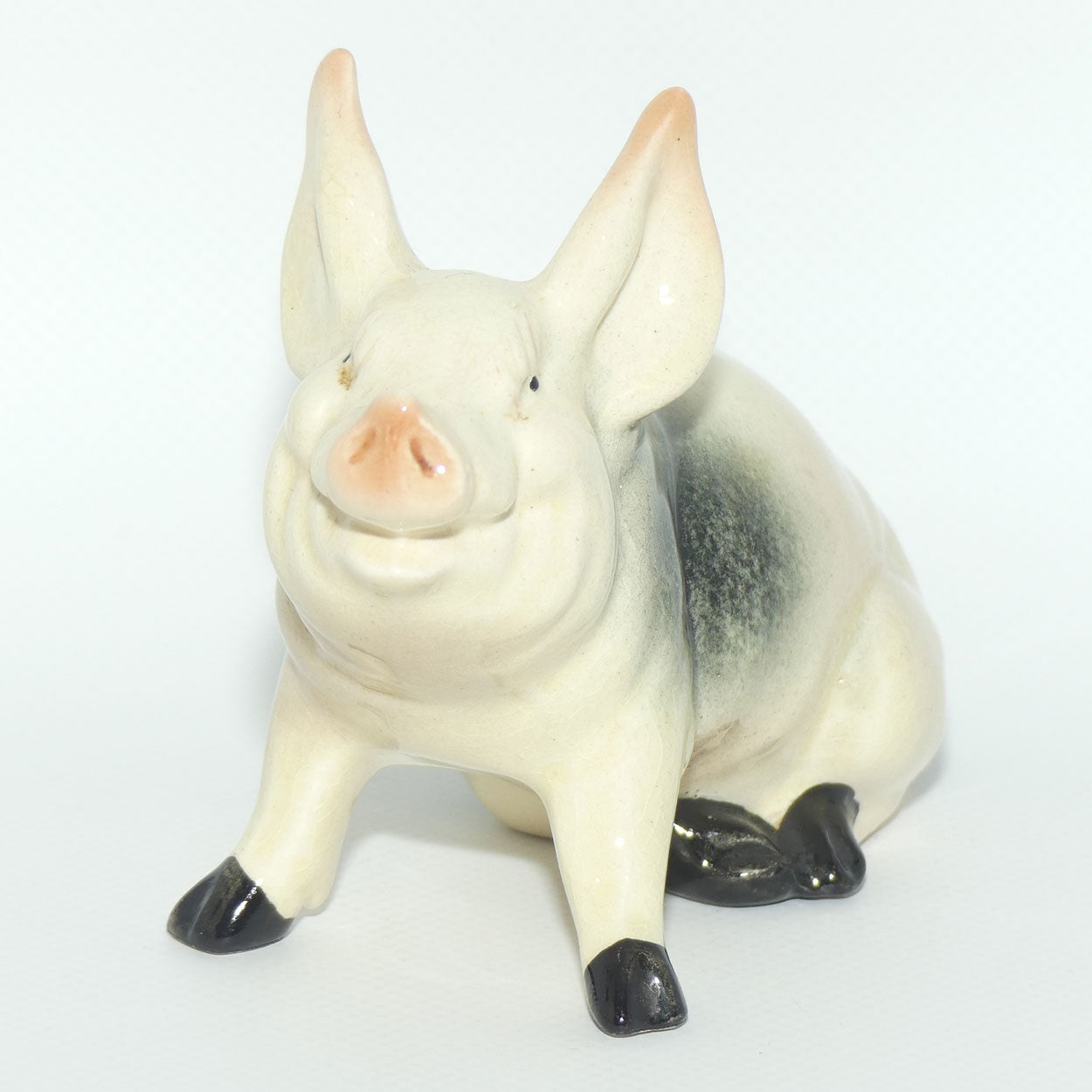 #0832 Beswick Pig | early version with Dark Hooves and Spots | #2