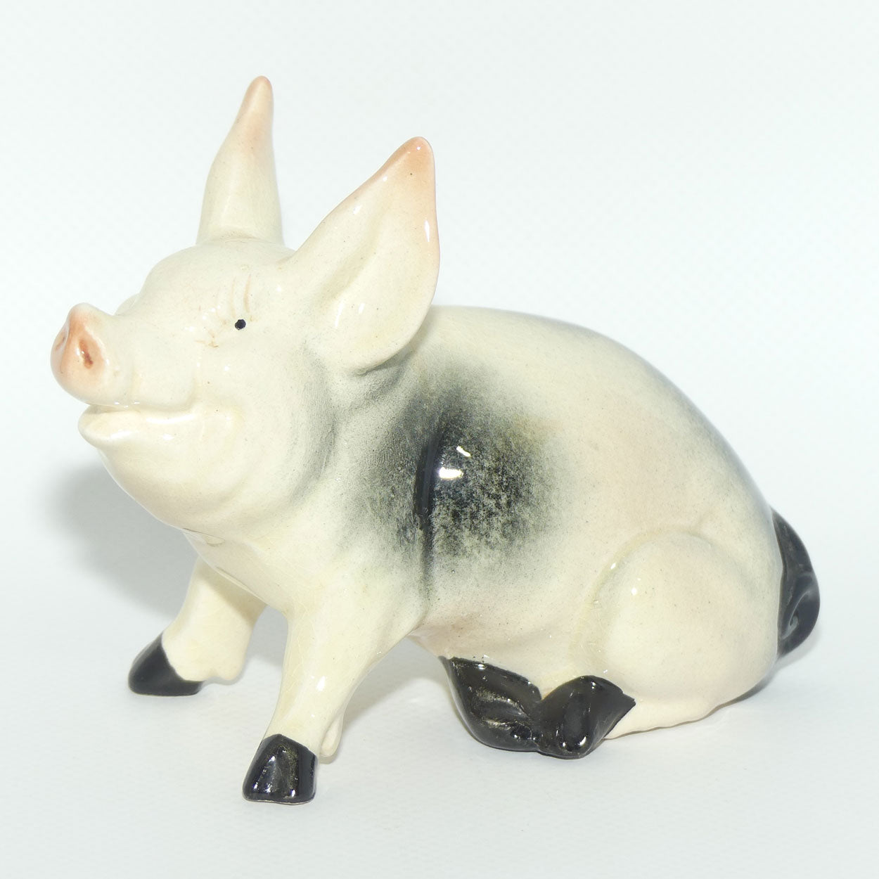 #0832 Beswick Pig | early version with Dark Hooves and Spots | #2