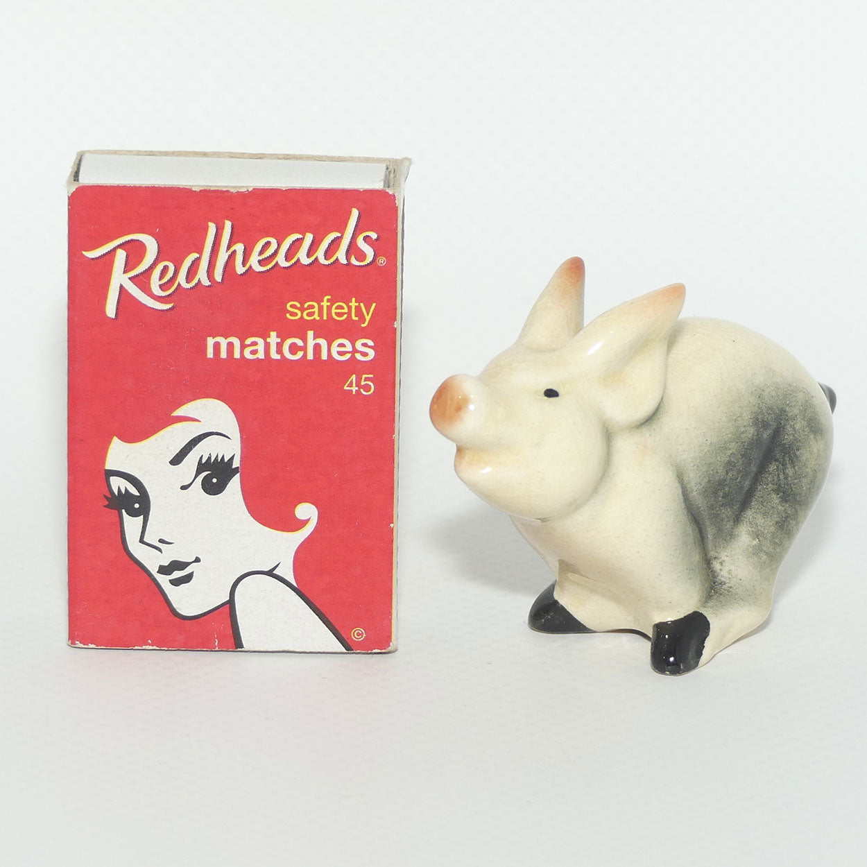 #0833 Beswick Piglet Running | early version with Dark Hooves and Spots