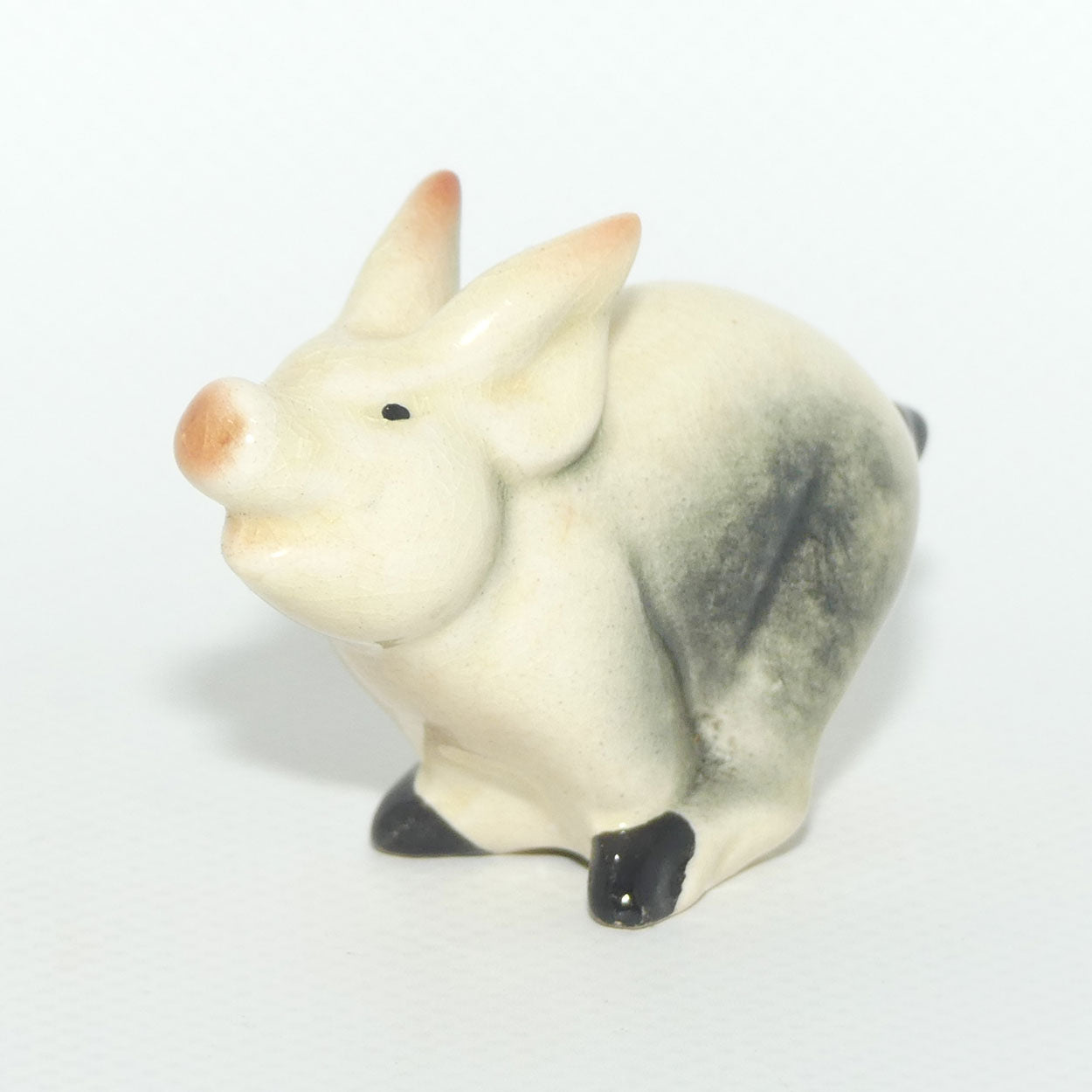 #0833 Beswick Piglet Running | early version with Dark Hooves and Spots