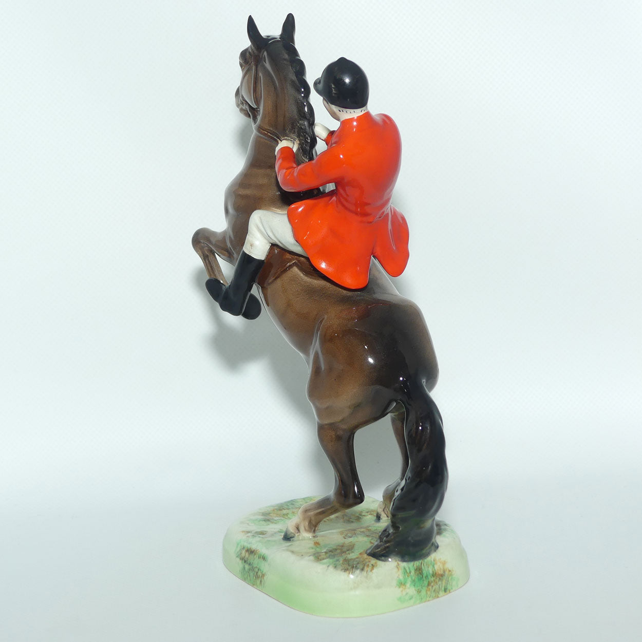 #0868 Beswick Huntsman | early Scarlett cut away coat