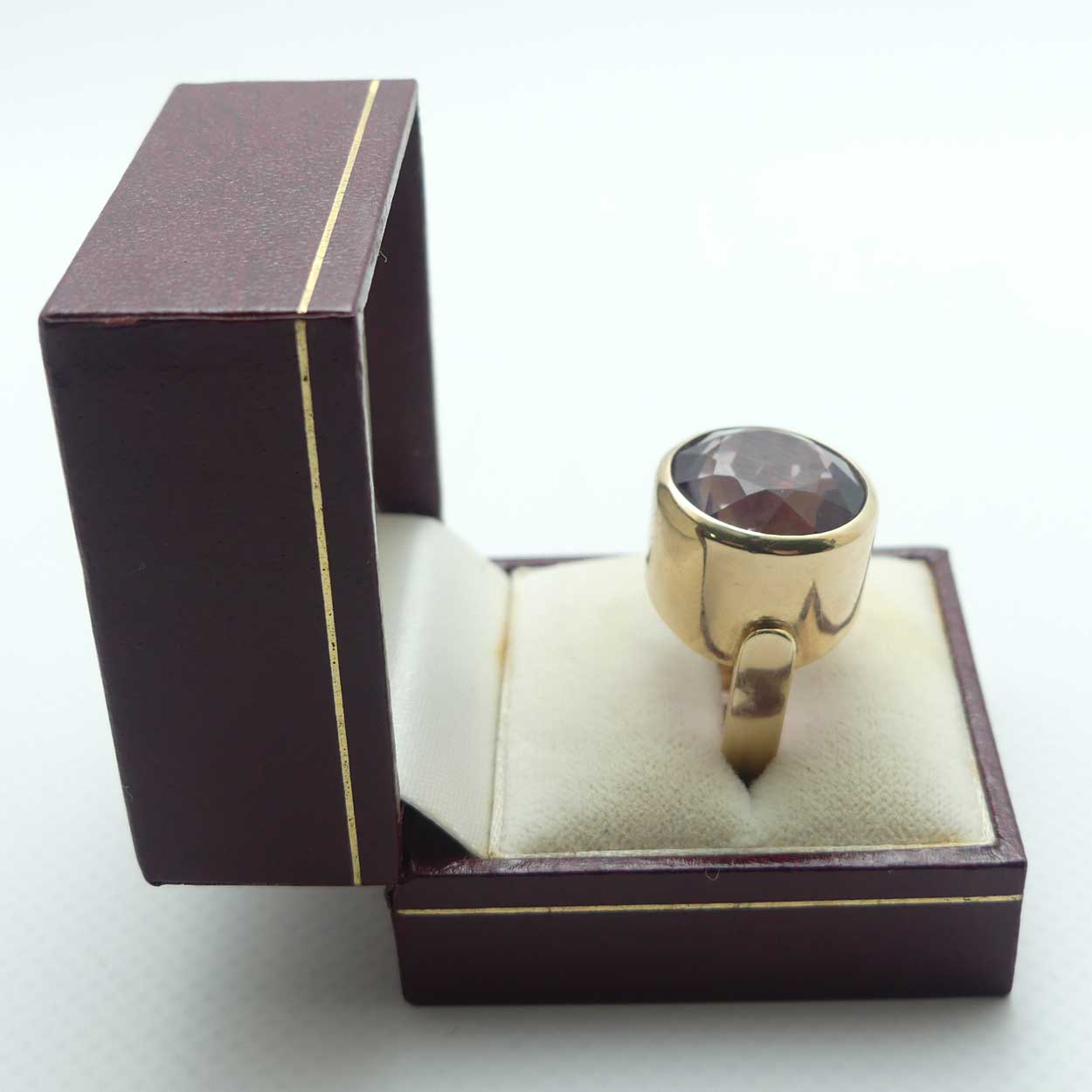 9ct Handmade Yellow Gold 16.4 ct wt Amethyst Dress ring