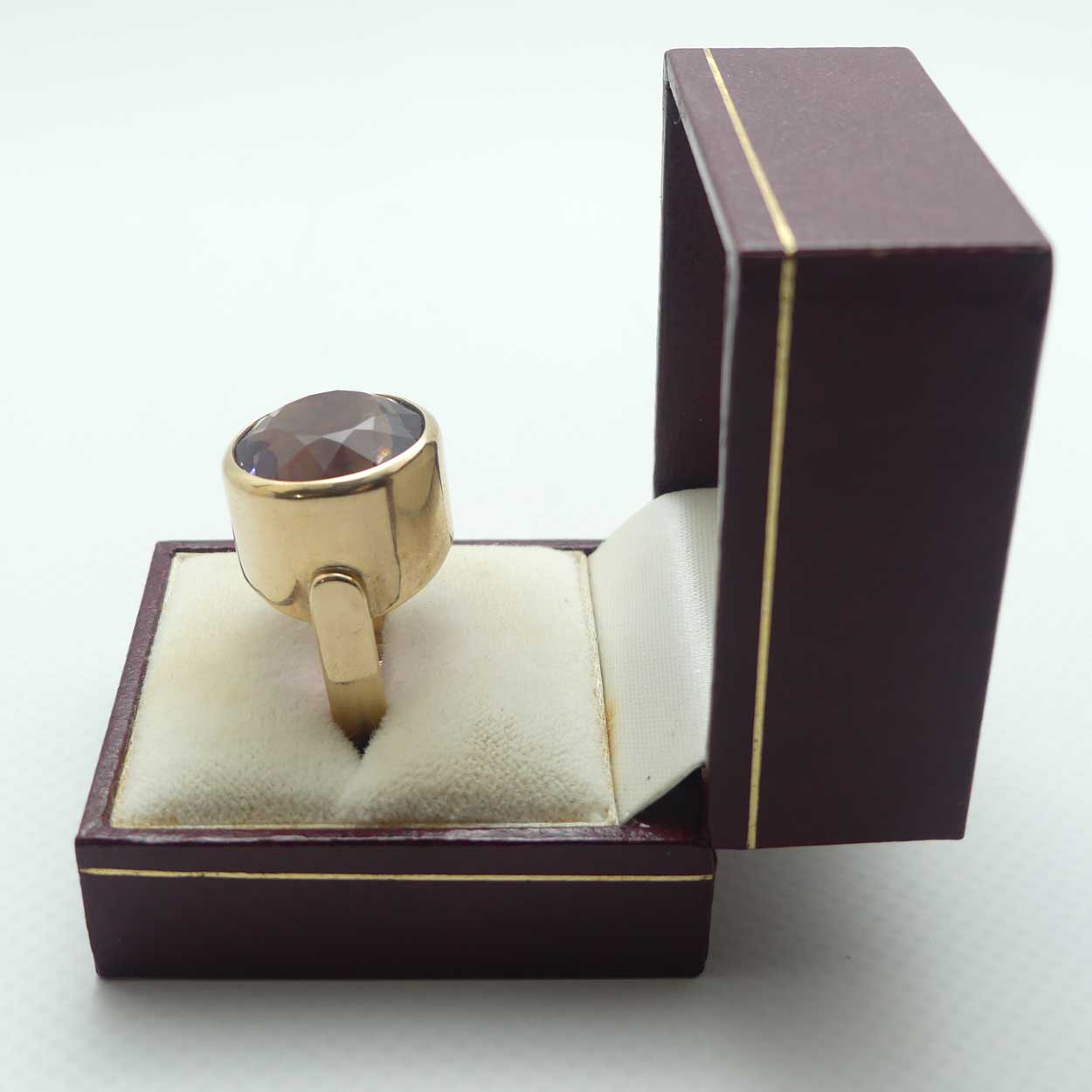 9ct Handmade Yellow Gold 16.4 ct wt Amethyst Dress ring