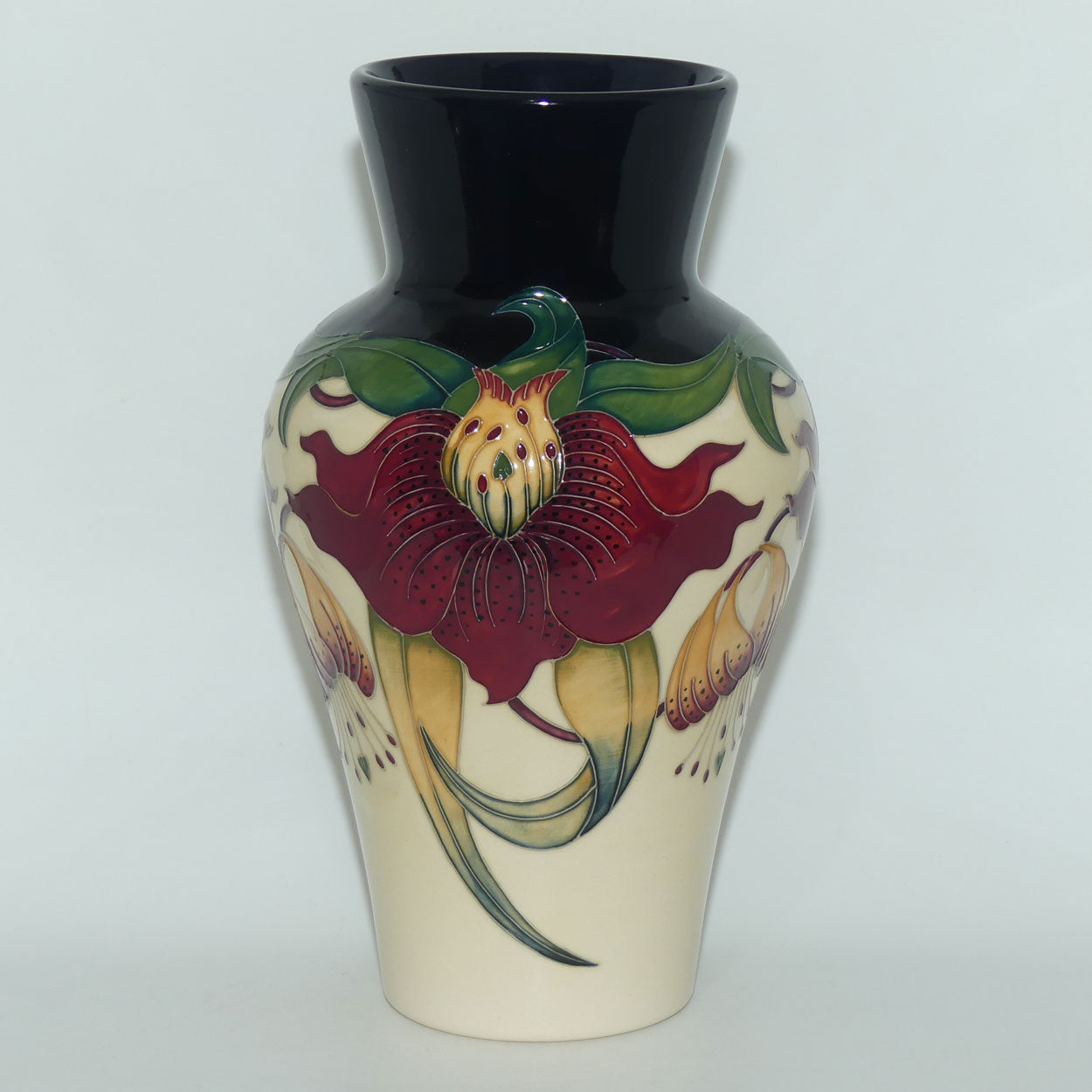 Moorcroft Anna Lily 23/11 vase