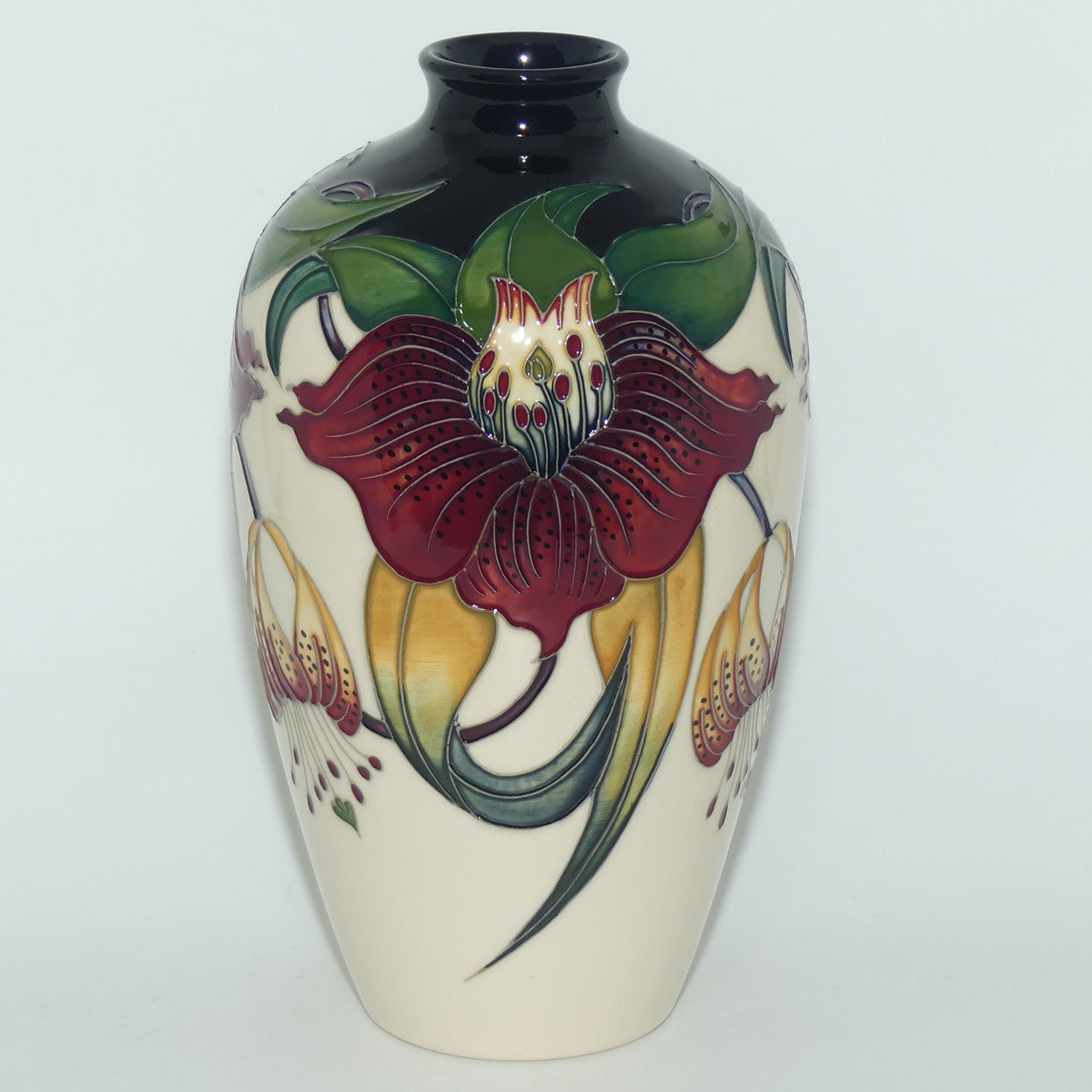 Moorcroft Anna Lily 25/9 vase