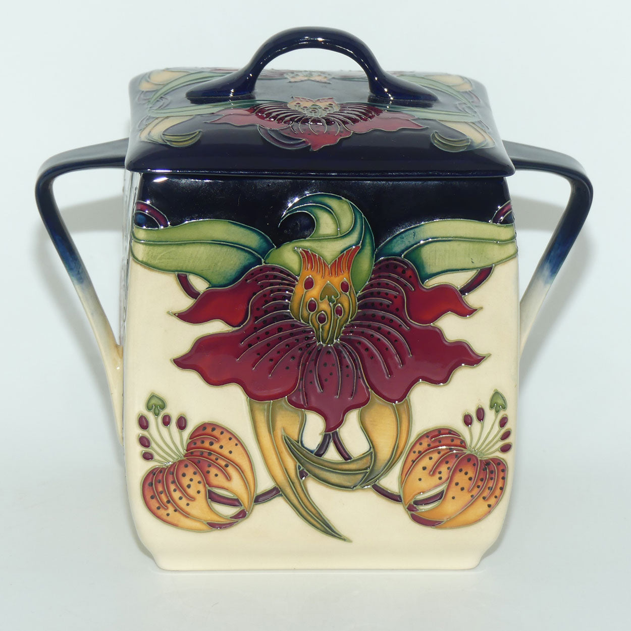 Moorcroft Anna Lily 243/6 lidded box