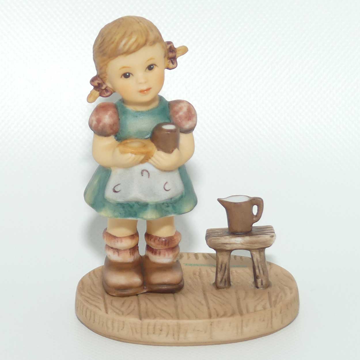 BH095/P Berta Hummel figure by Goebel | Snack for Santa