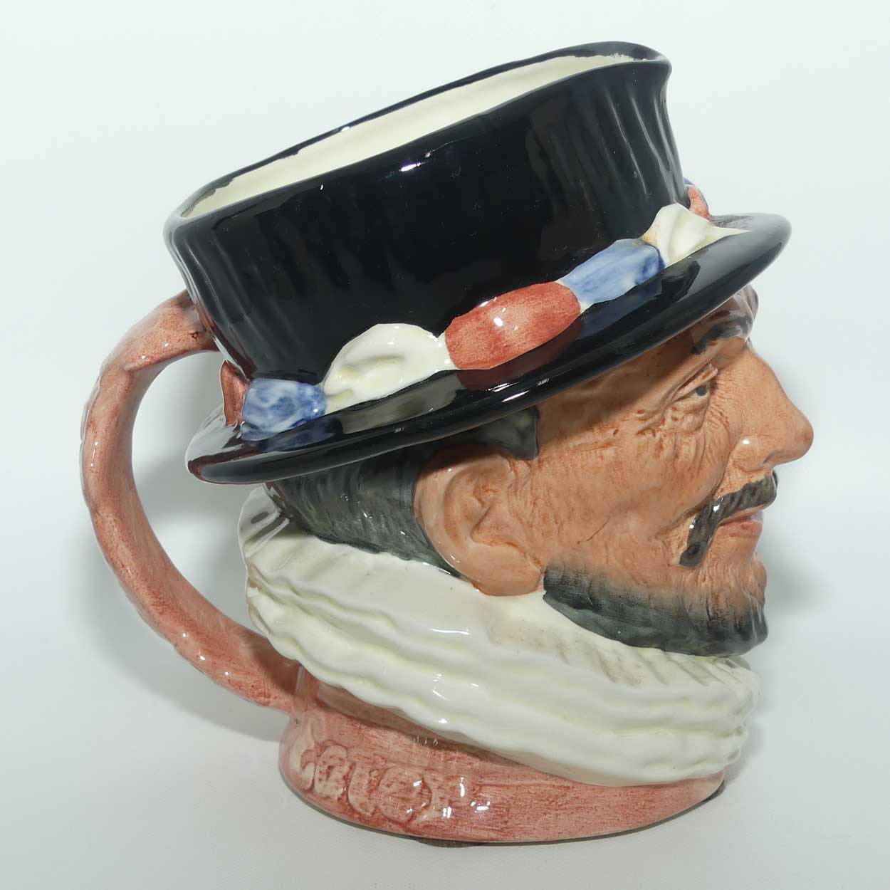 D6206 Royal Doulton large character jug Beefeater | ER handle | Pink | 1970s stamp