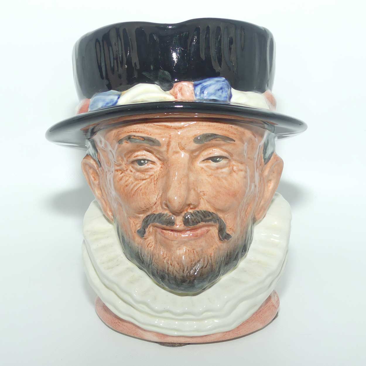 D6206 Royal Doulton large character jug Beefeater | ER handle | Pink | 1970s stamp