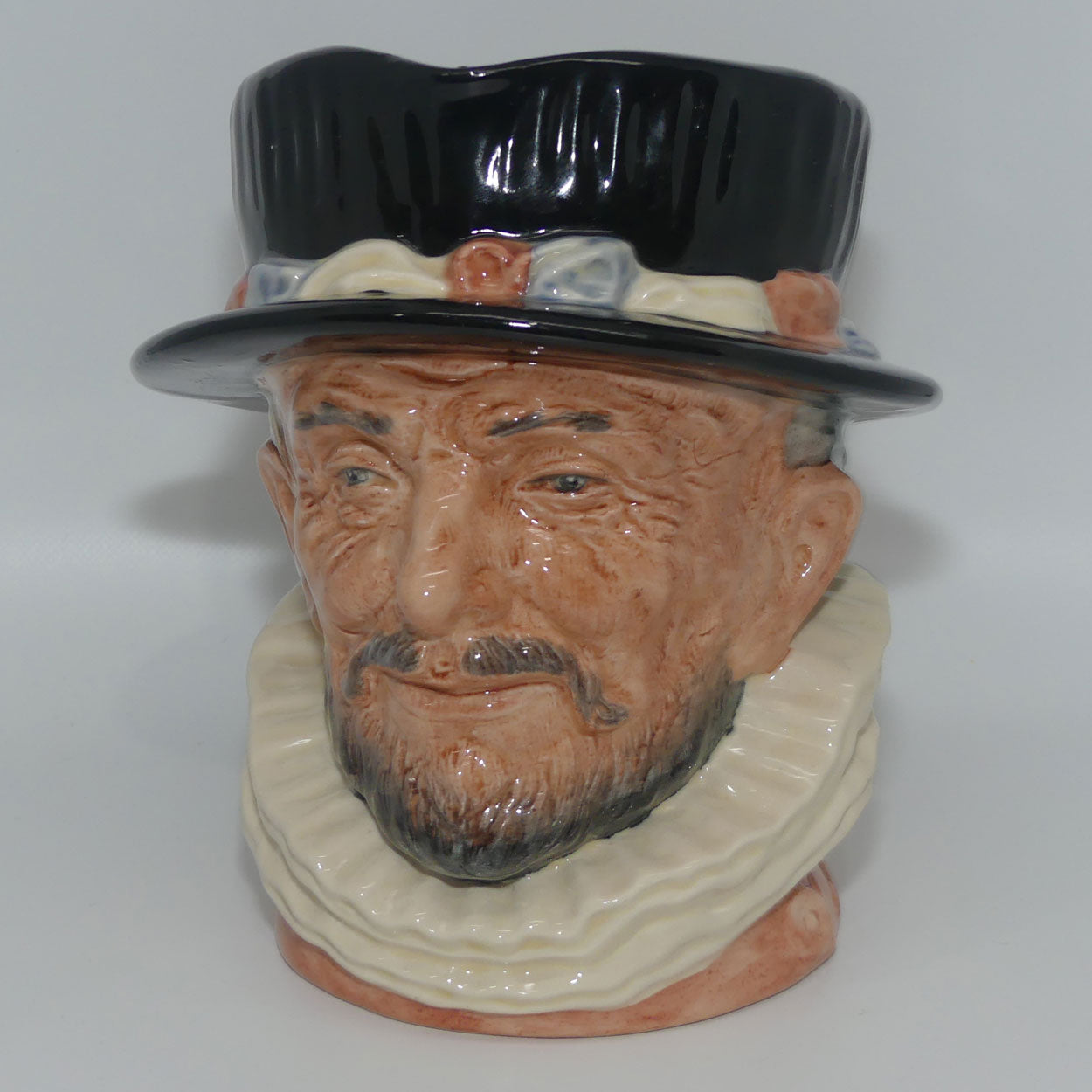 D6206 Royal Doulton large character jug Beefeater | ER handle | Pink