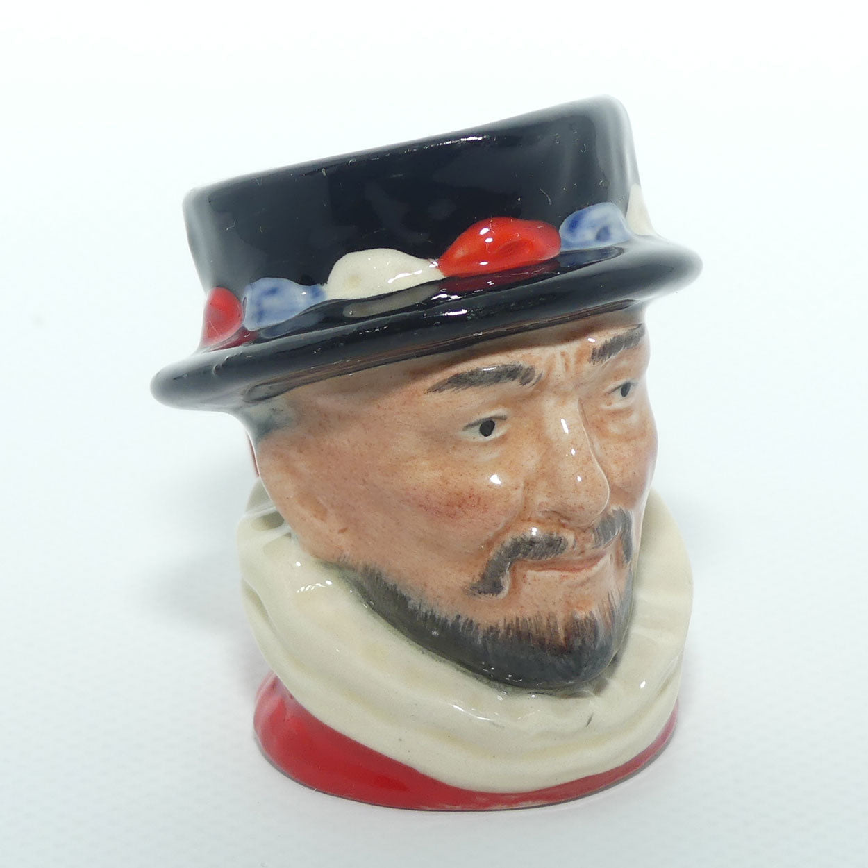 D6251 Royal Doulton miniature character jug Beefeater | ER Handle | Scarlett