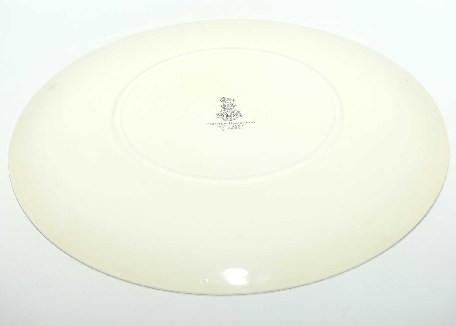 Royal Doulton Australian Views plate #4 | Mother Kangaroo with Joey D6423