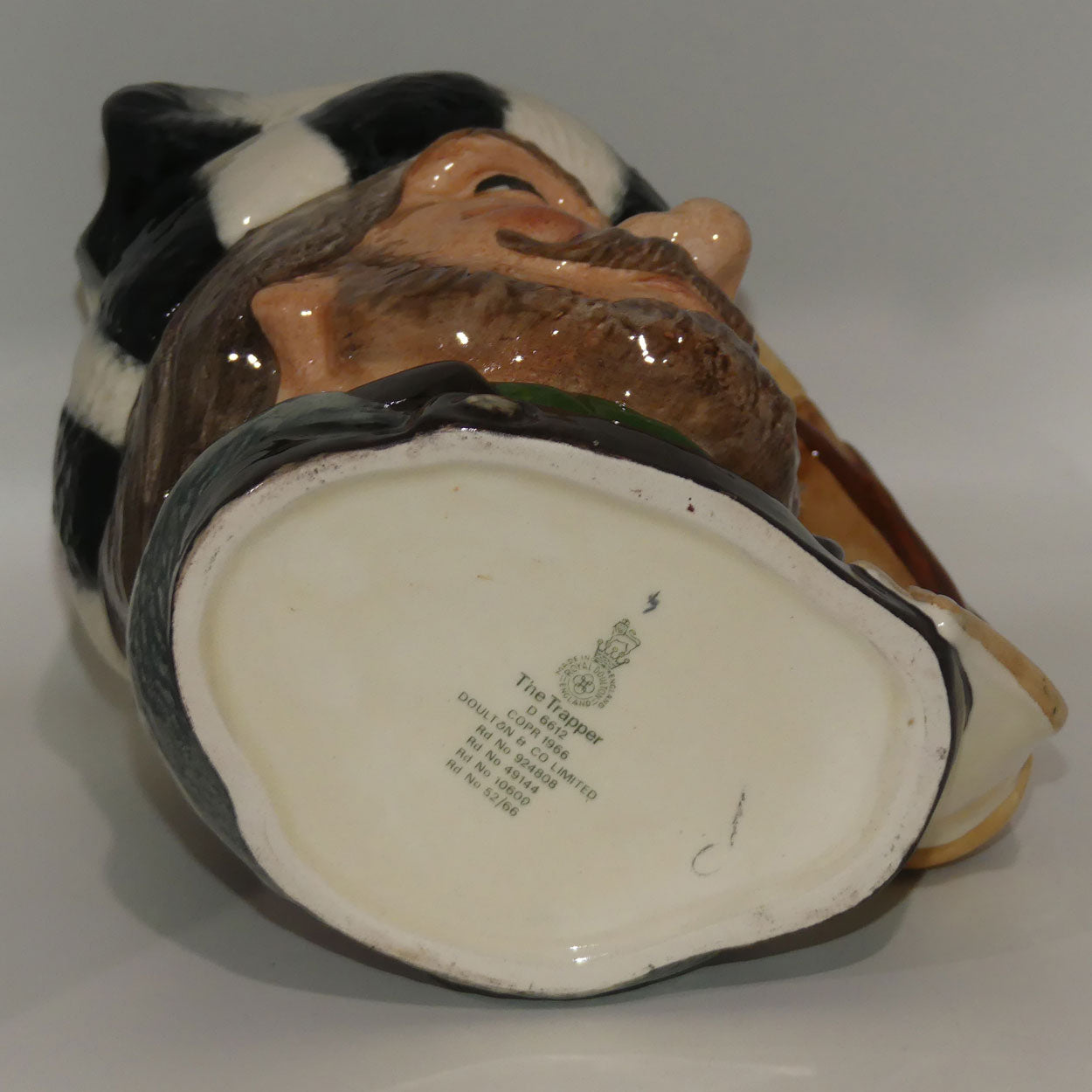 D6609 Royal Doulton large character jug The Trapper | Incorrect D number