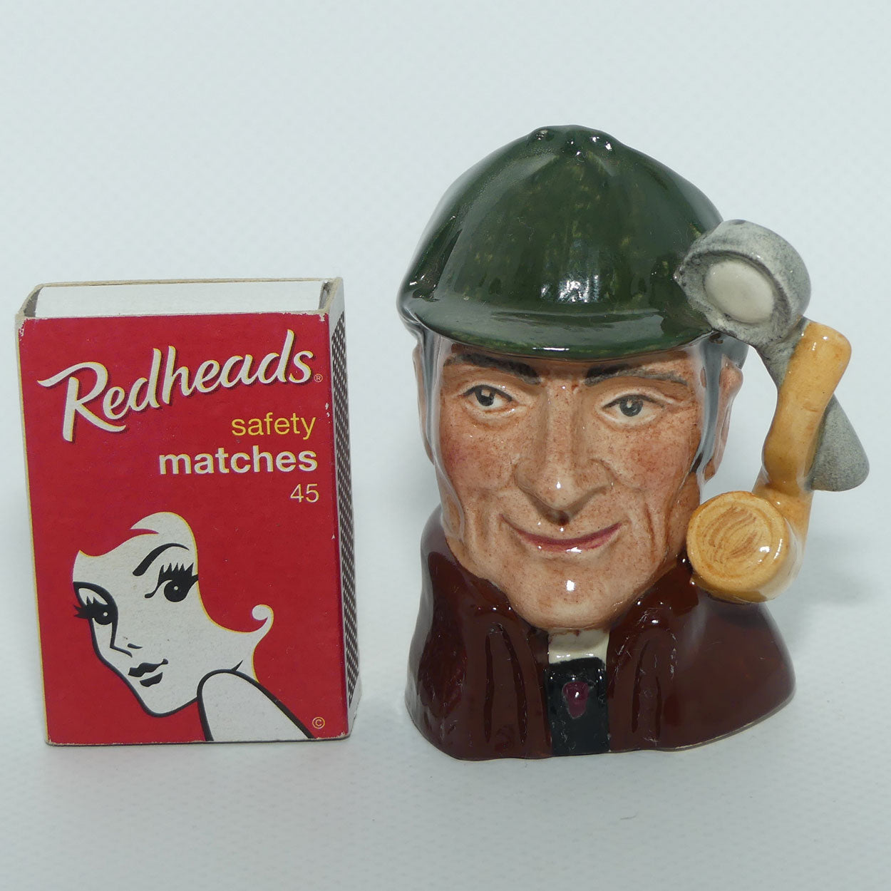 D6639 Royal Doulton miniature character jug The Sleuth