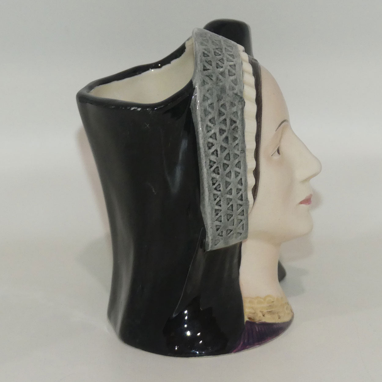 d6650-royal-doulton-small-character-jug-anne-boleyn