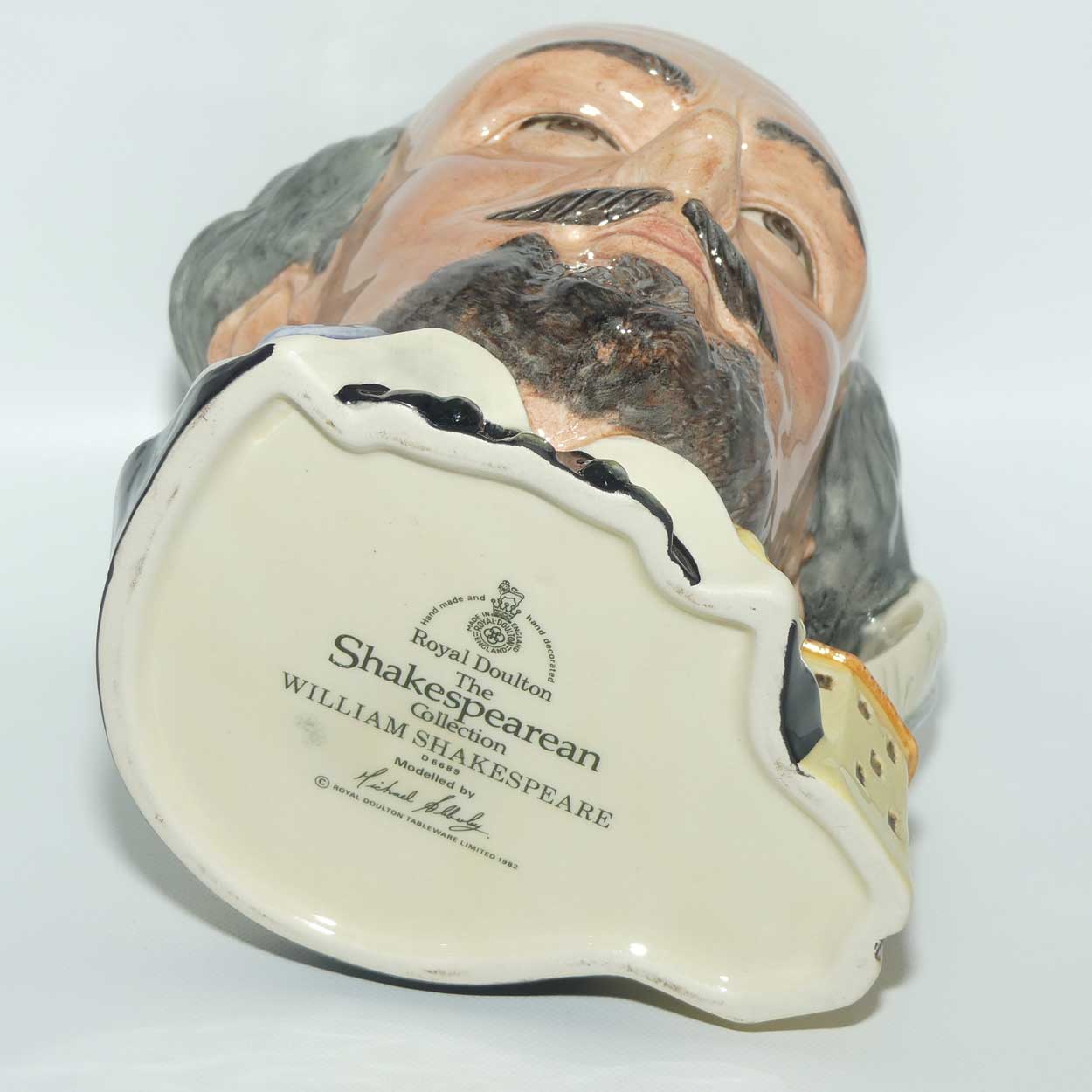 D6689 Royal Doulton large character jug William Shakespeare