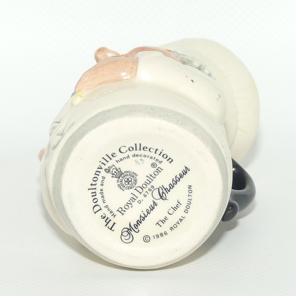 D6769 Royal Doulton Doultonville Monsieur Chasseur