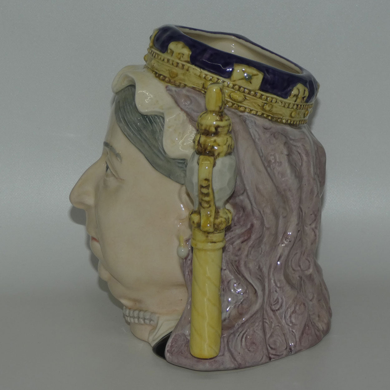 d6816-royal-doulton-large-character-jug-queen-victoria