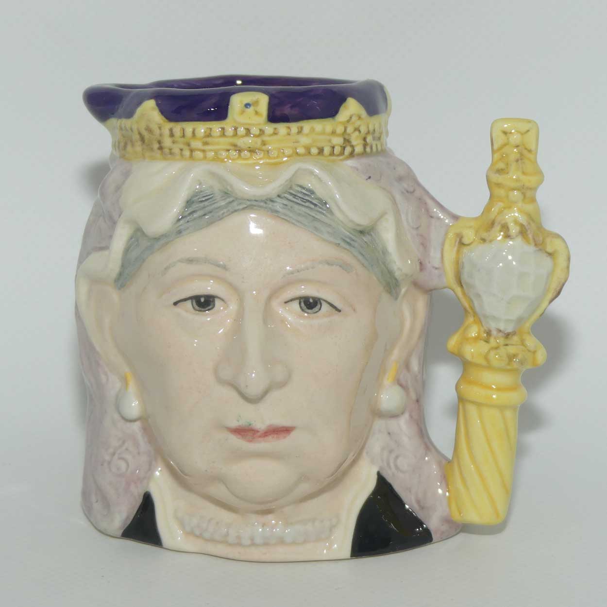 D6913 Royal Doulton small character jug Queen Victoria | LE 1184/1500