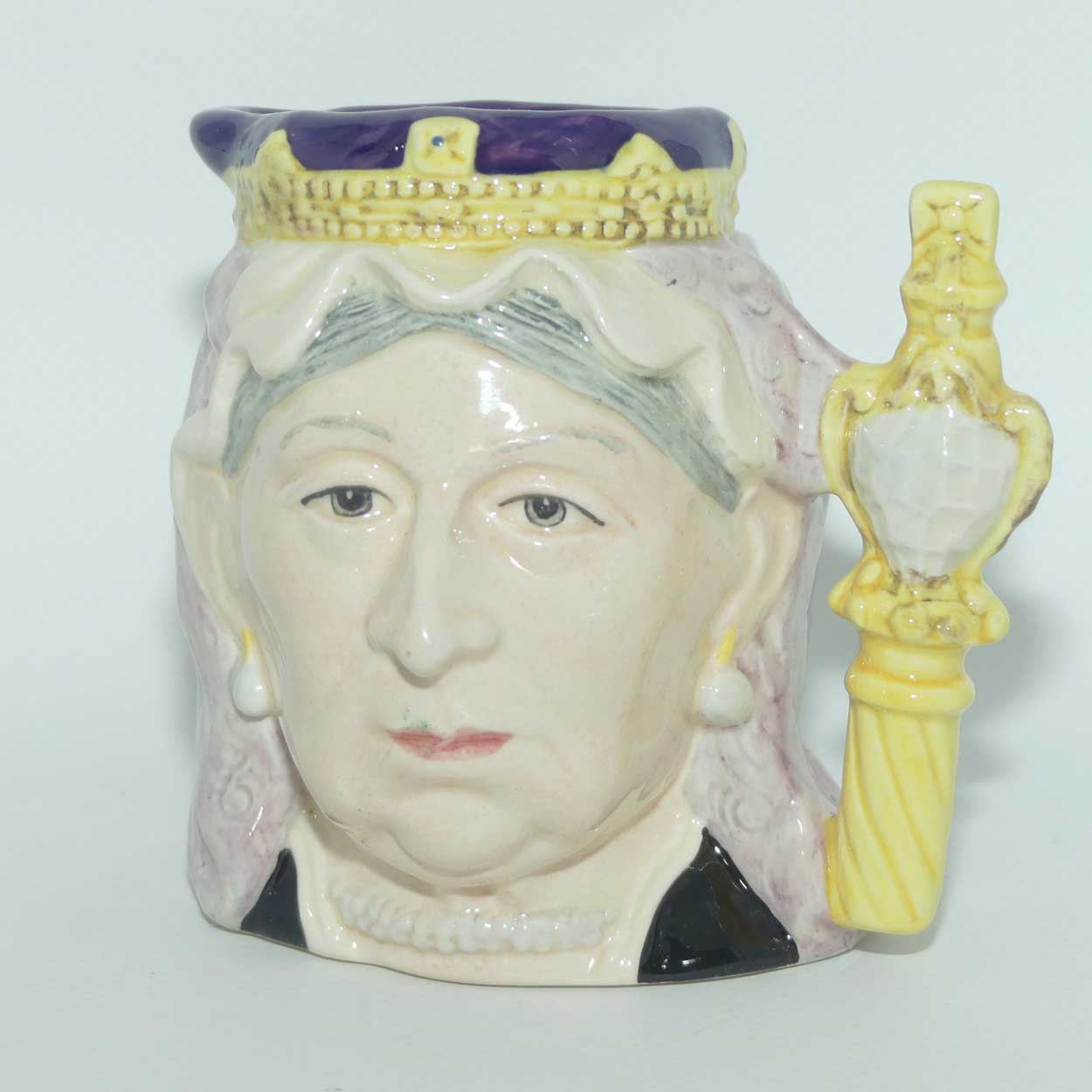 D6913 Royal Doulton small character jug Queen Victoria | LE 1184/1500