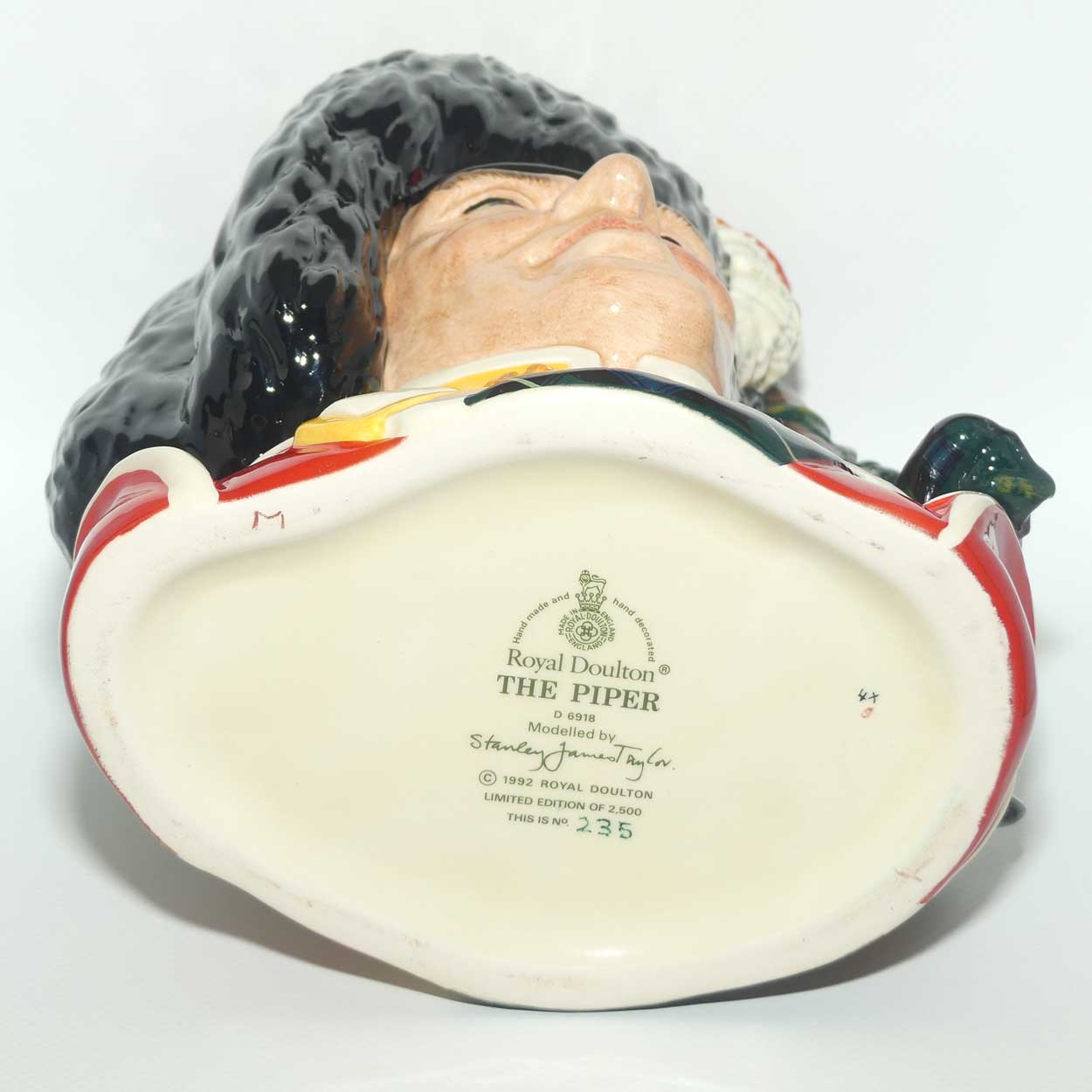 D6918 Royal Doulton large character jug The Piper | LE 235/2500 + Certificate