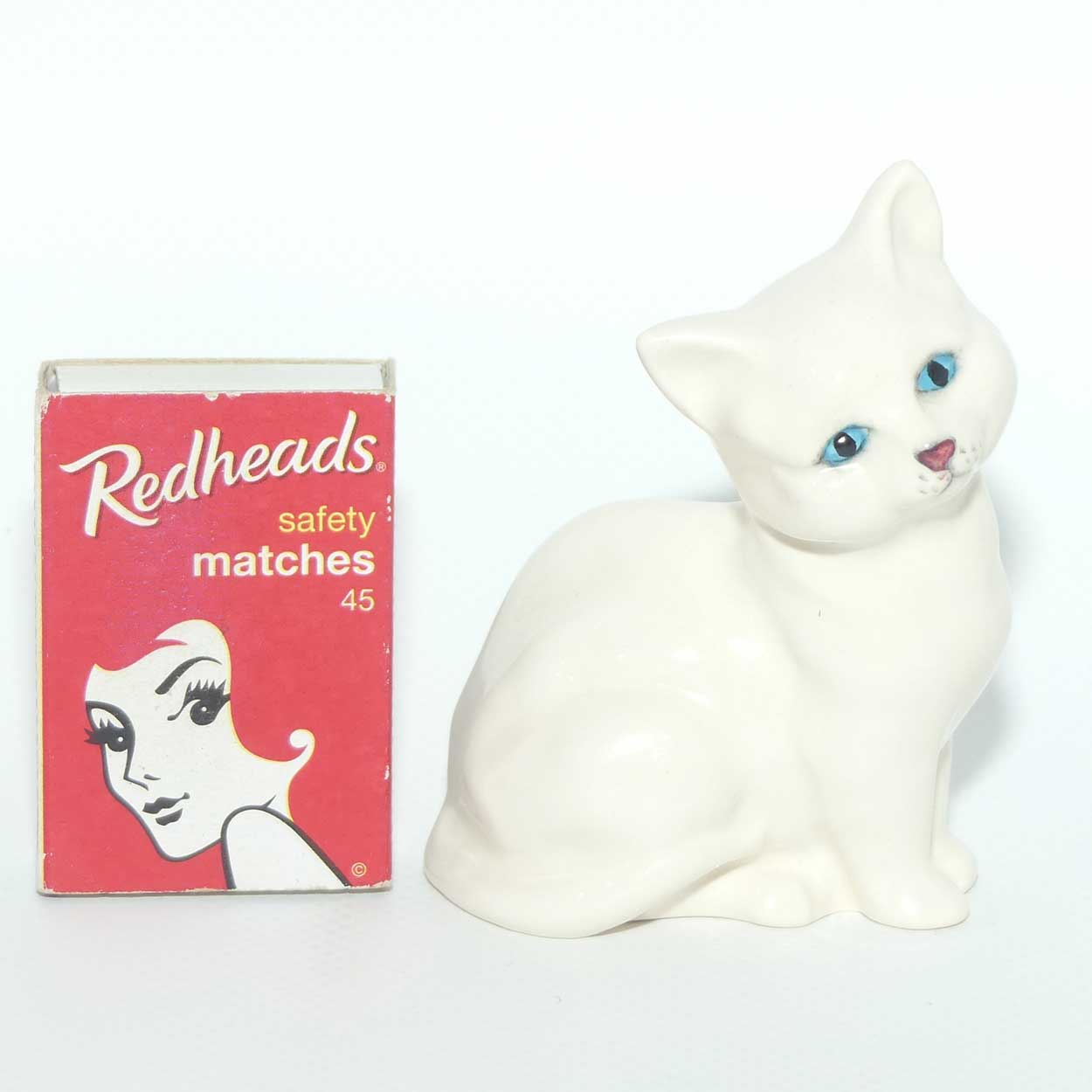 DA123 Royal Doulton Kitten | White | #2