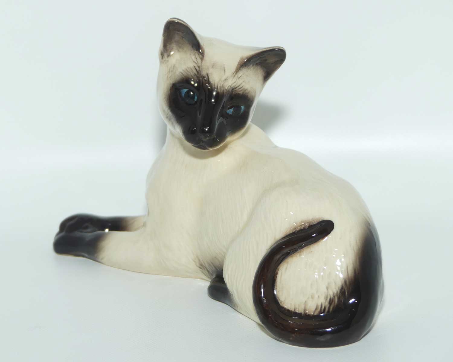 DA124 Royal Doulton Siamese Cat | Lying Looking Back | #1