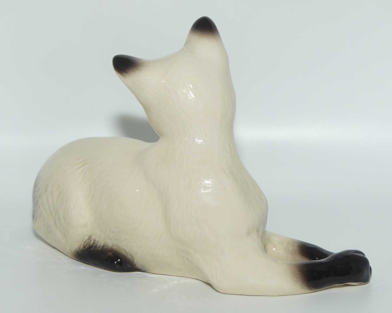 DA124 Royal Doulton Siamese Cat | Lying Looking Back | #1
