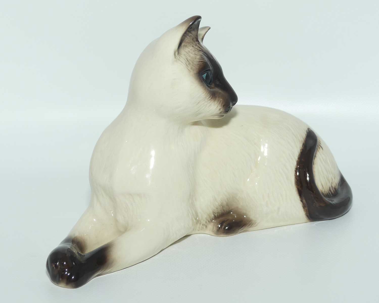 DA124 Royal Doulton Siamese Cat | Lying Looking Back | #2