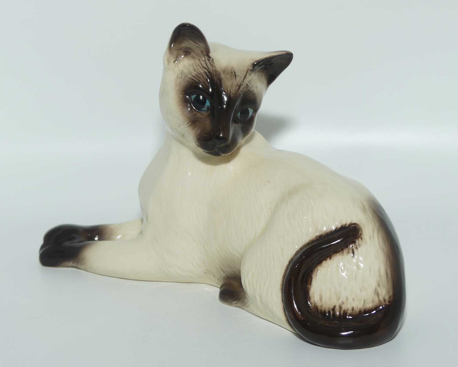 DA124 Royal Doulton Siamese Cat | Lying Looking Back | #2