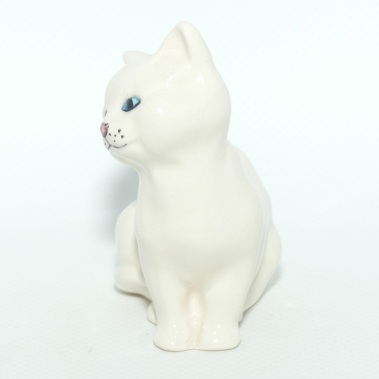 DA123 Royal Doulton Kitten | White