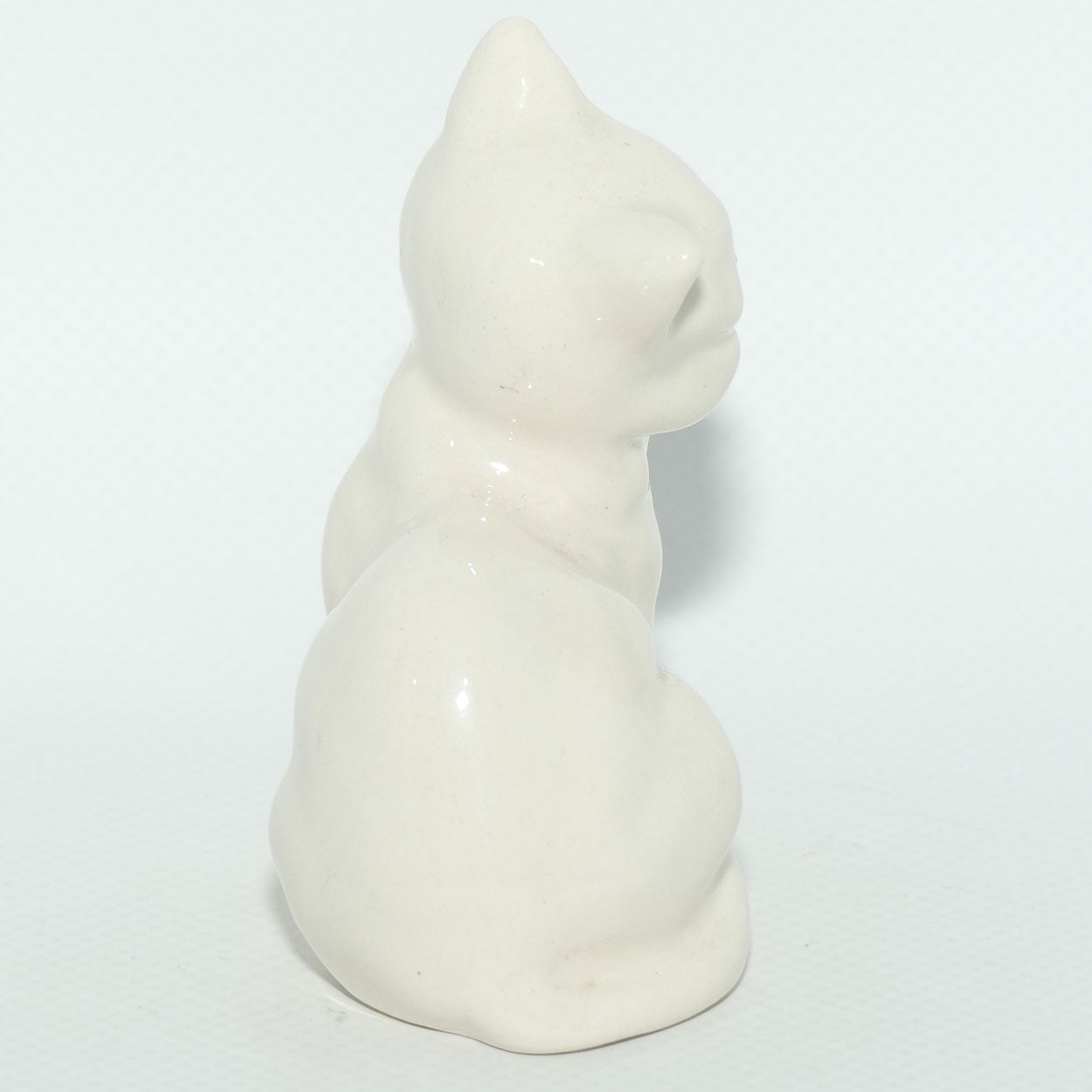 DA123 Royal Doulton Kitten | White